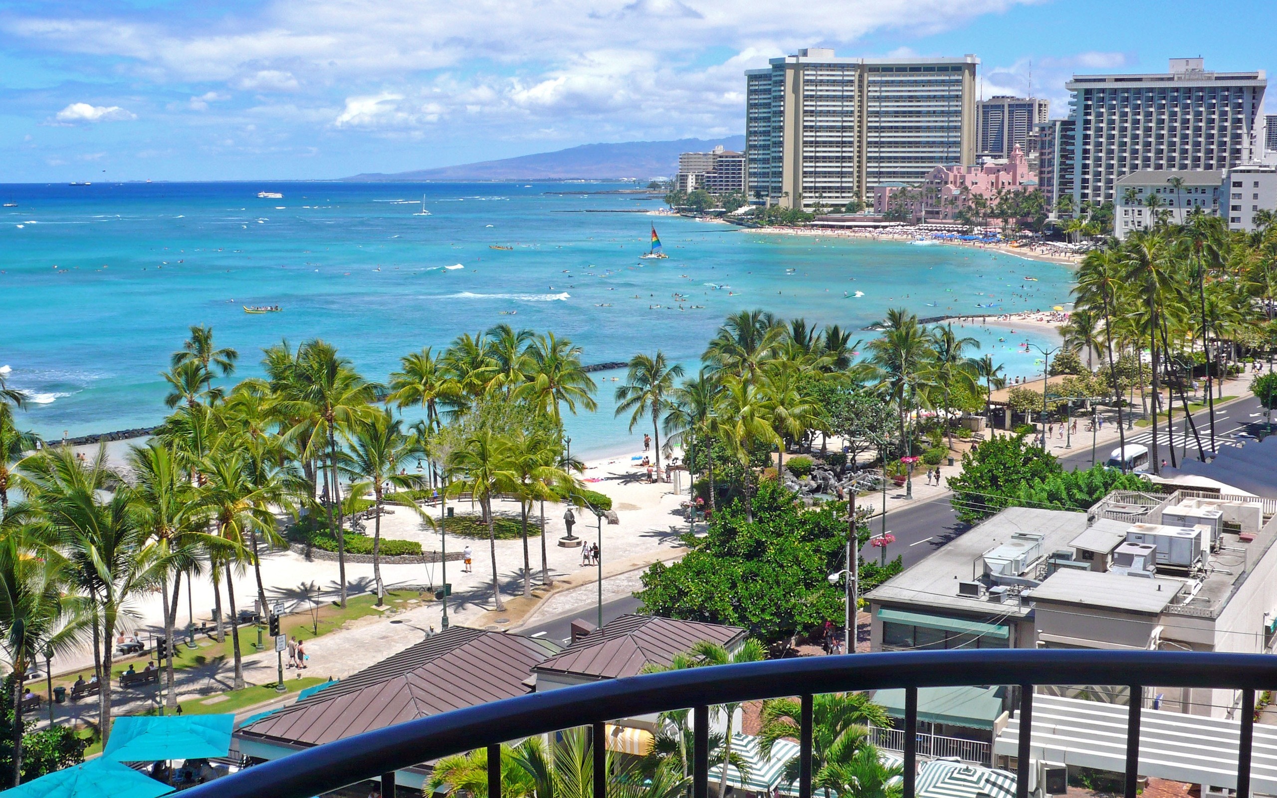 Waikiki Beach, Honolulu, Hawaii with Palm Trees and Hotels HD Wallpaper