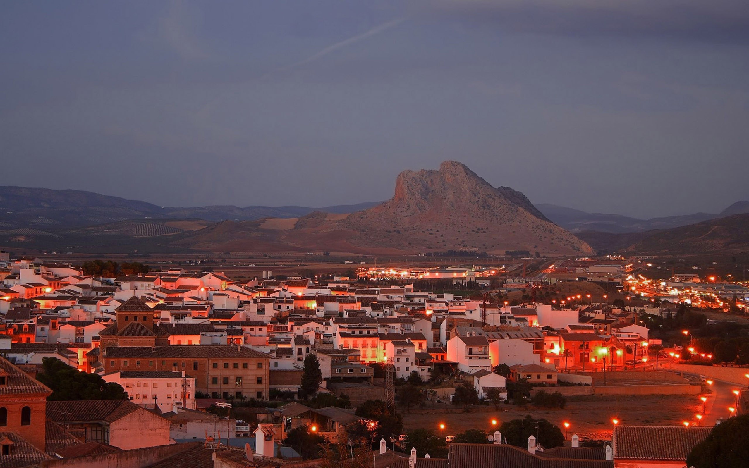 Town at dusk with mountain in background HD Wallpaper