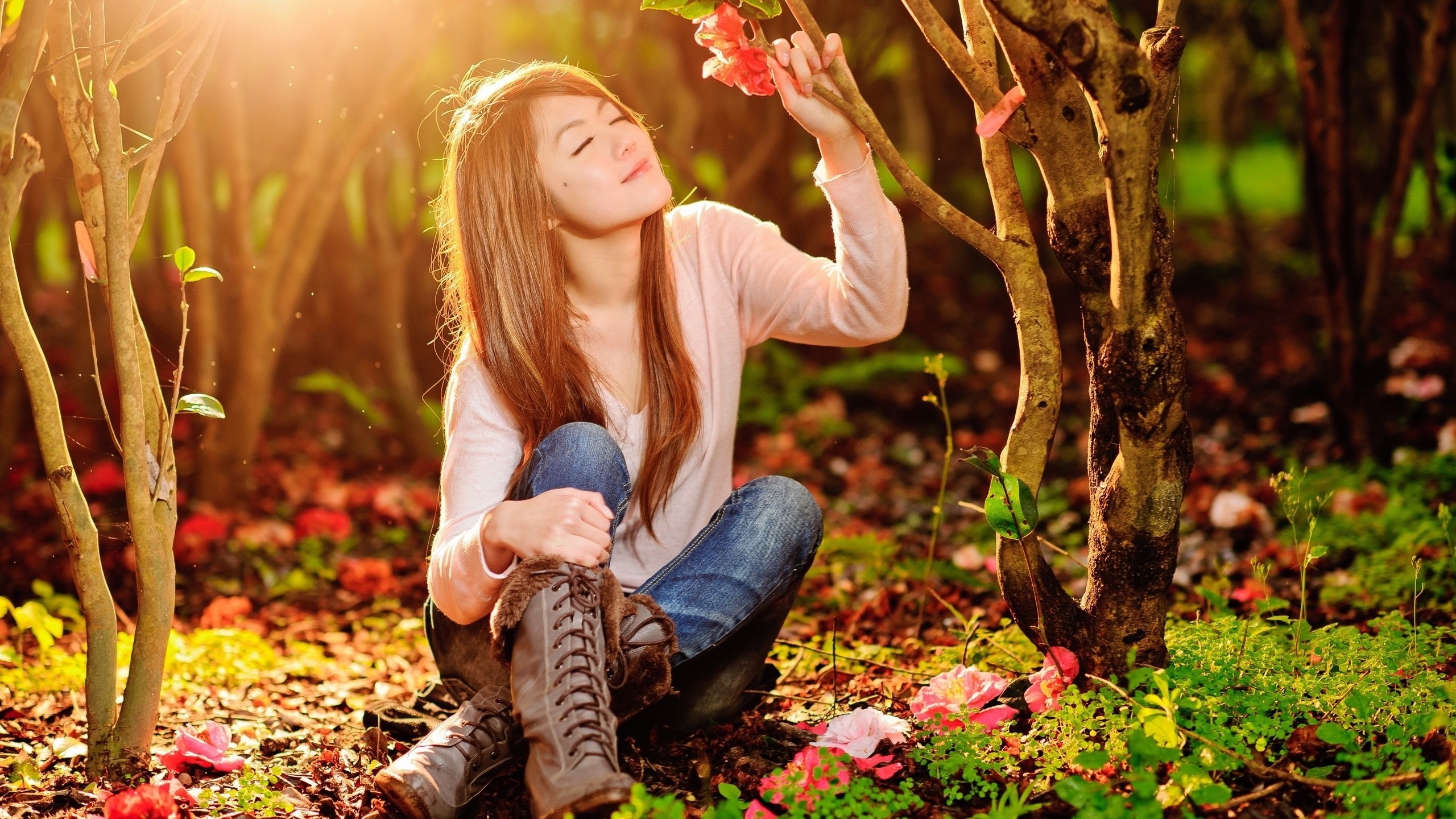 Asian woman smelling flower in sunlight HD Wallpaper