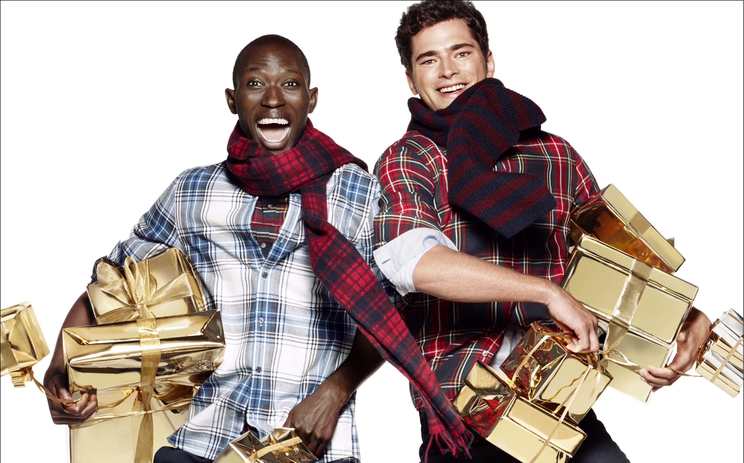 Two male models holding gifts and wearing scarves HD Wallpaper