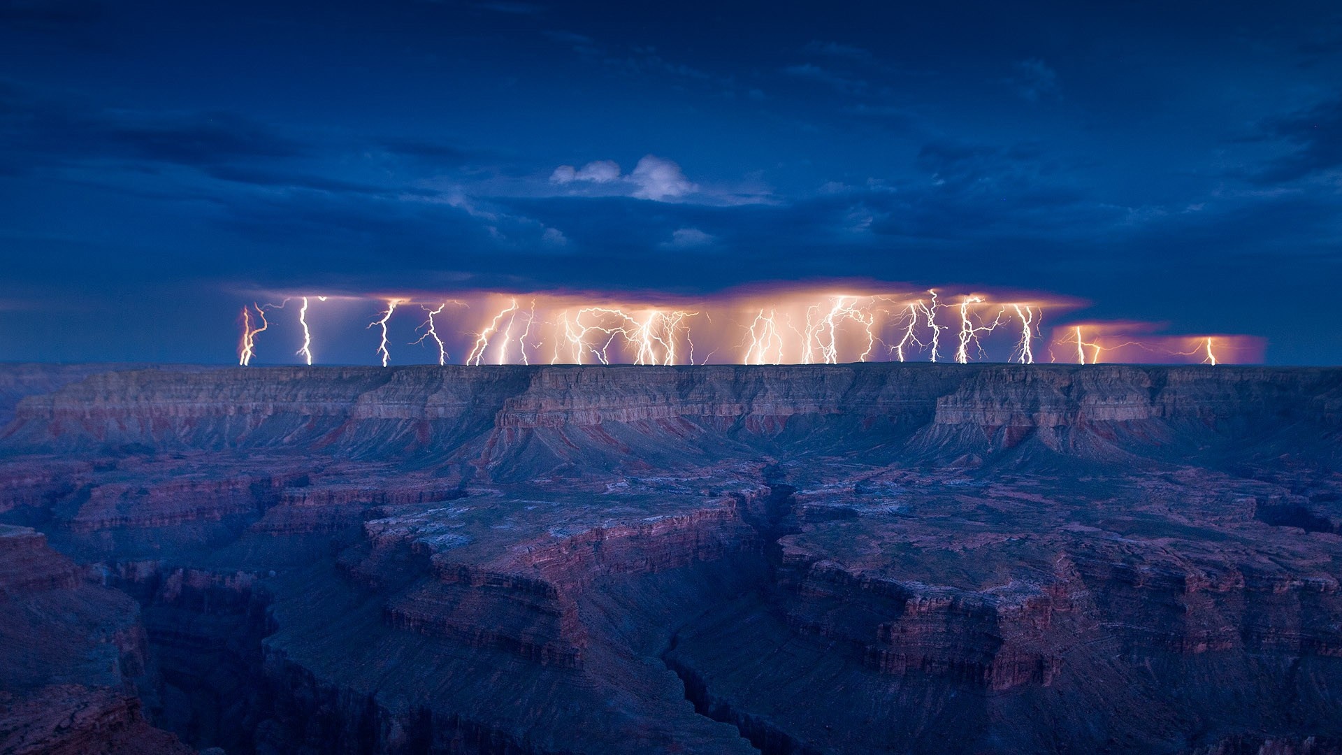 Lightning strikes over the Grand Canyon at dusk HD Wallpaper