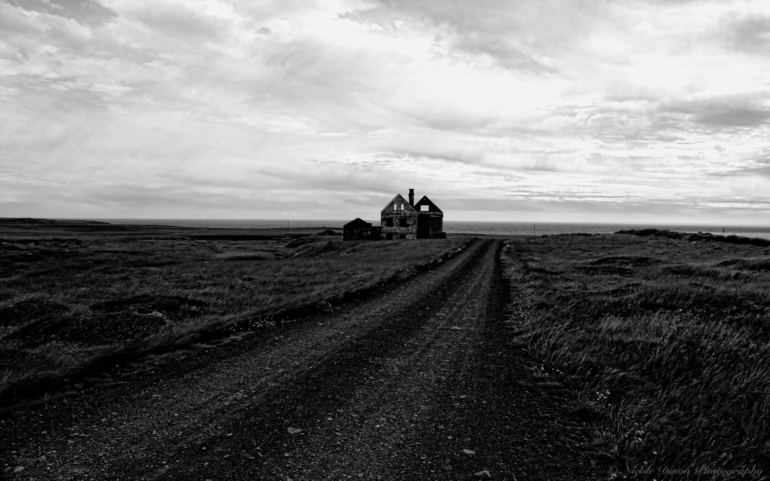 Abandoned house on a hill overlooking the sea in Iceland HD Wallpaper