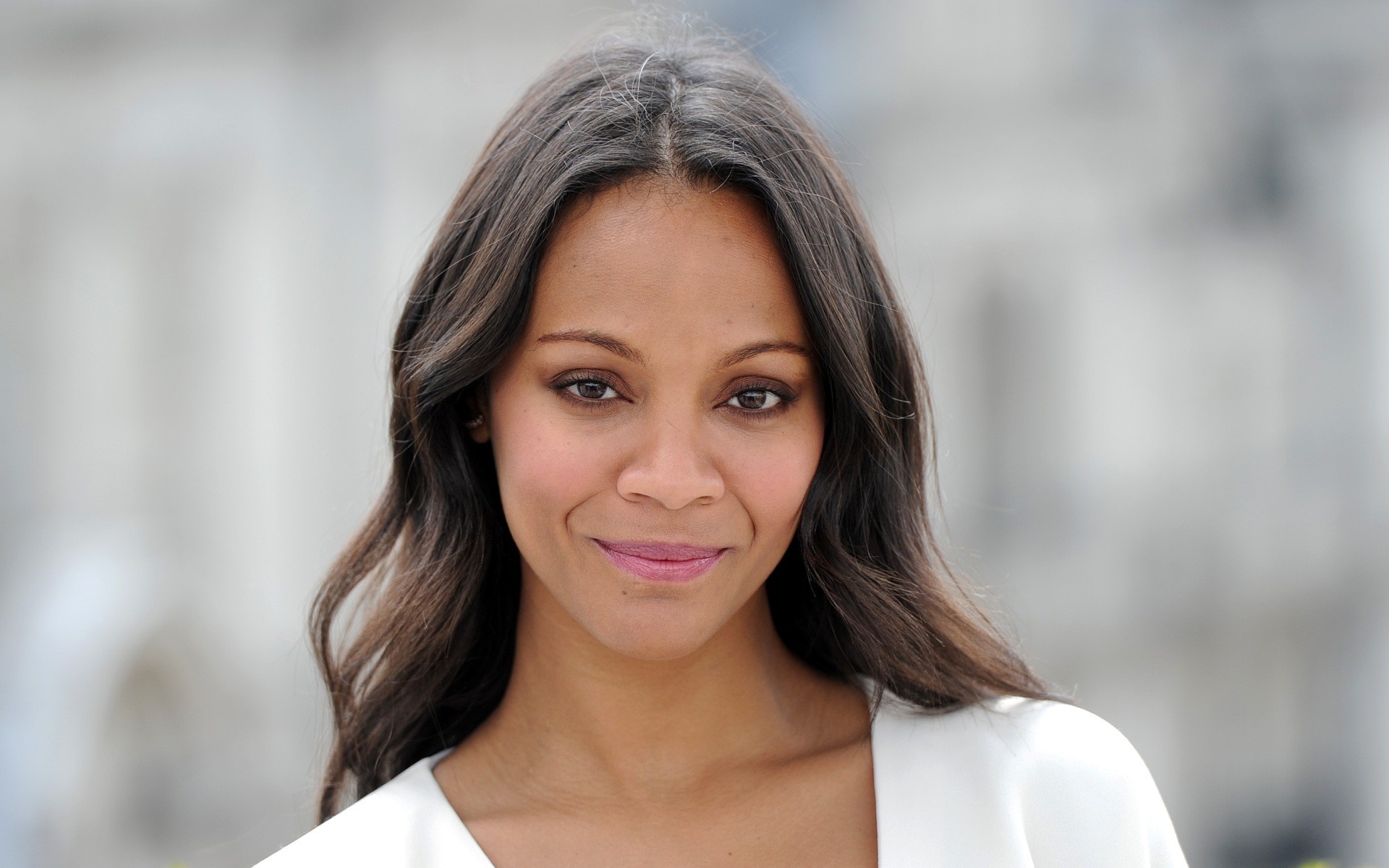 Zoe Saldana portrait HD Wallpaper