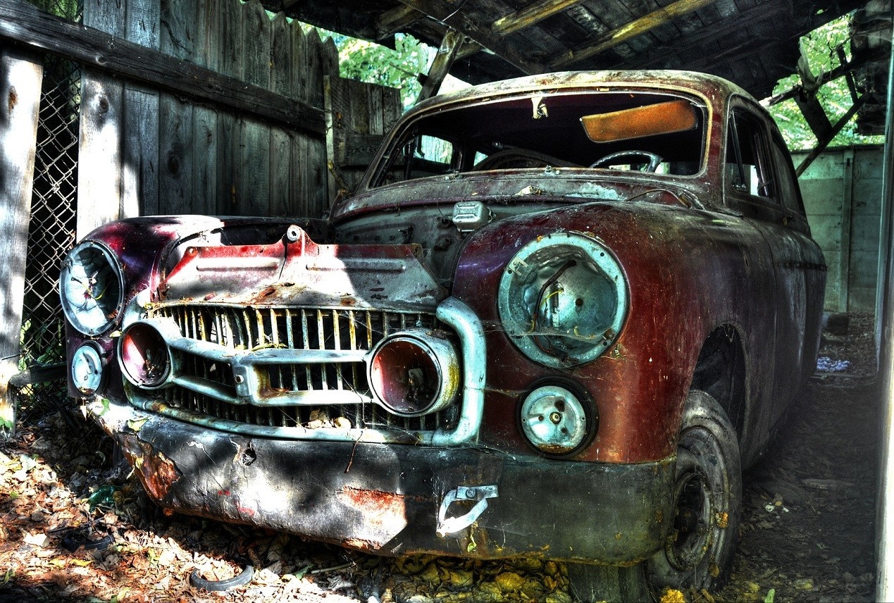 Abandoned vintage car in a dilapidated shed HD Wallpaper