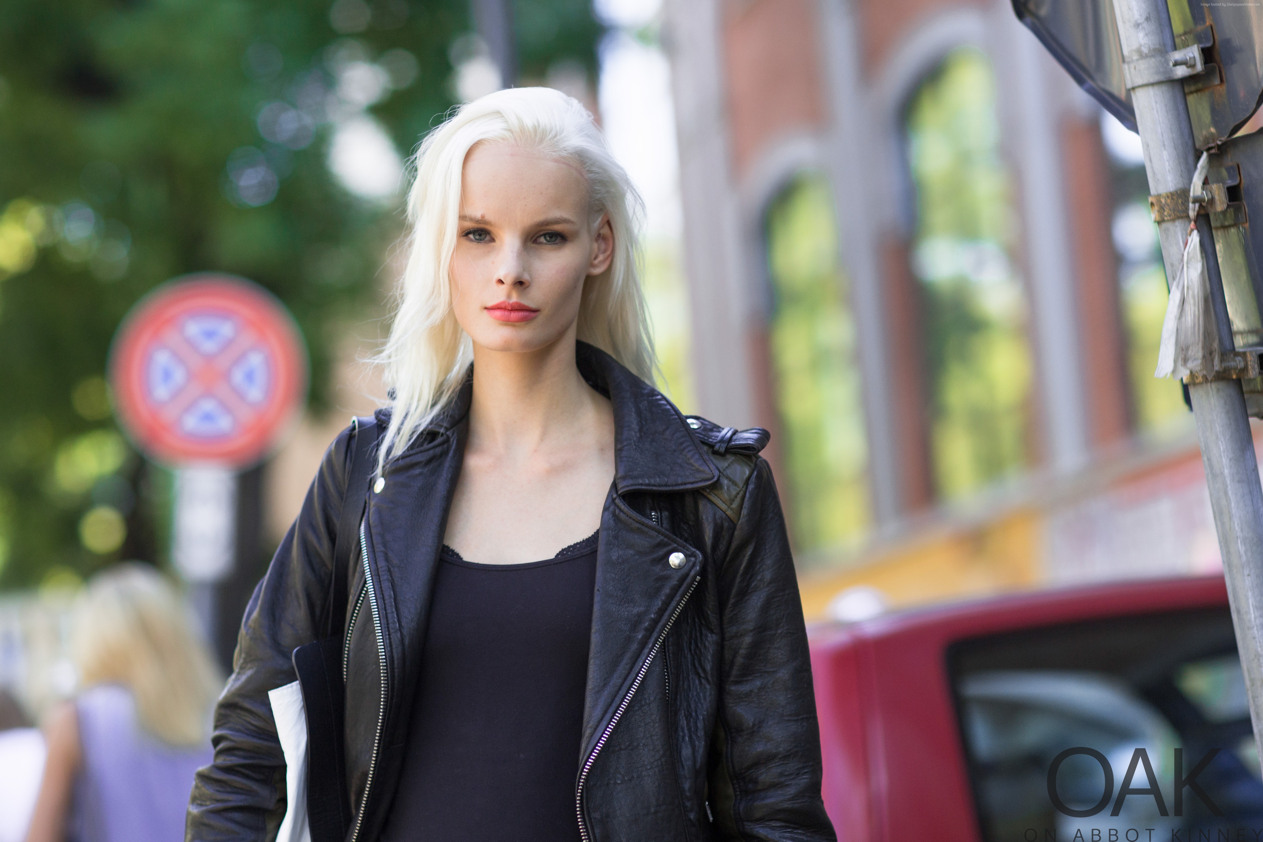 Irene Hiemstra blonde model in black leather jacket HD Wallpaper