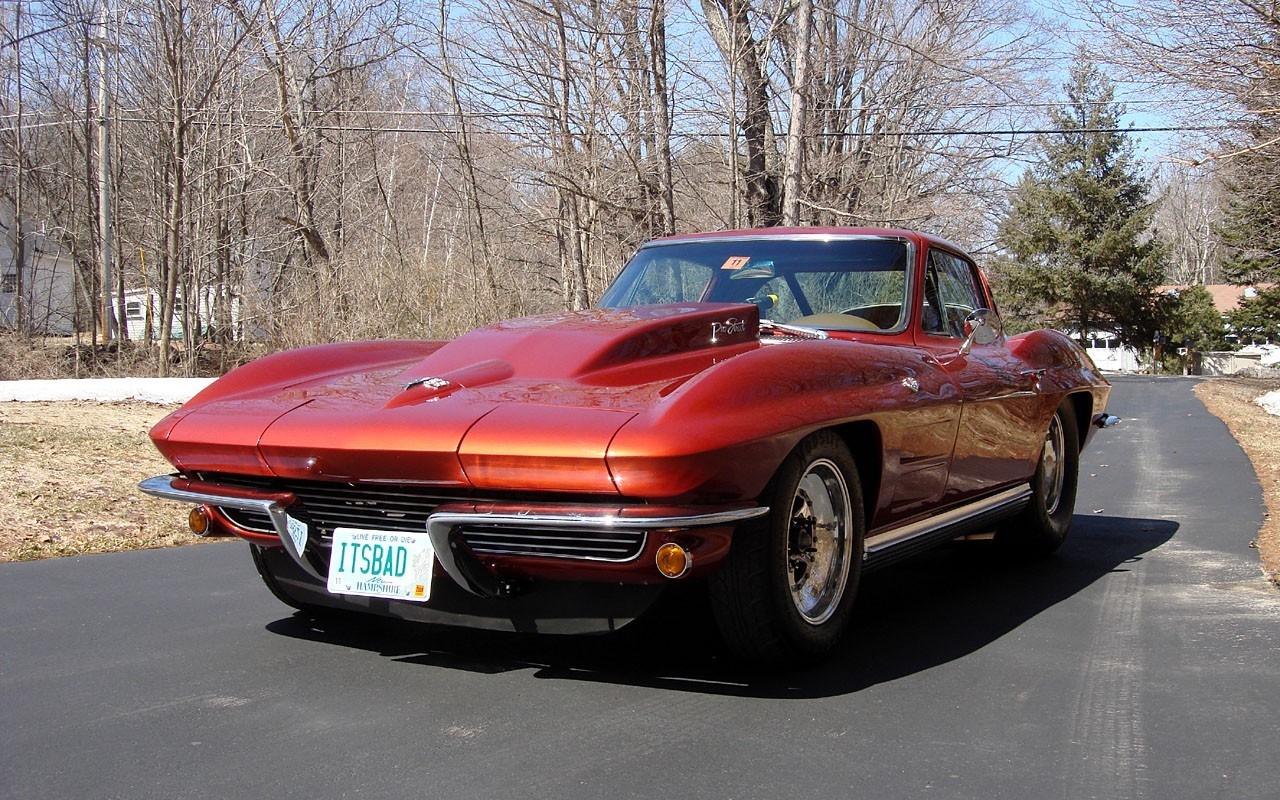 Red Chevrolet Corvette Stingray with custom hood HD Wallpaper