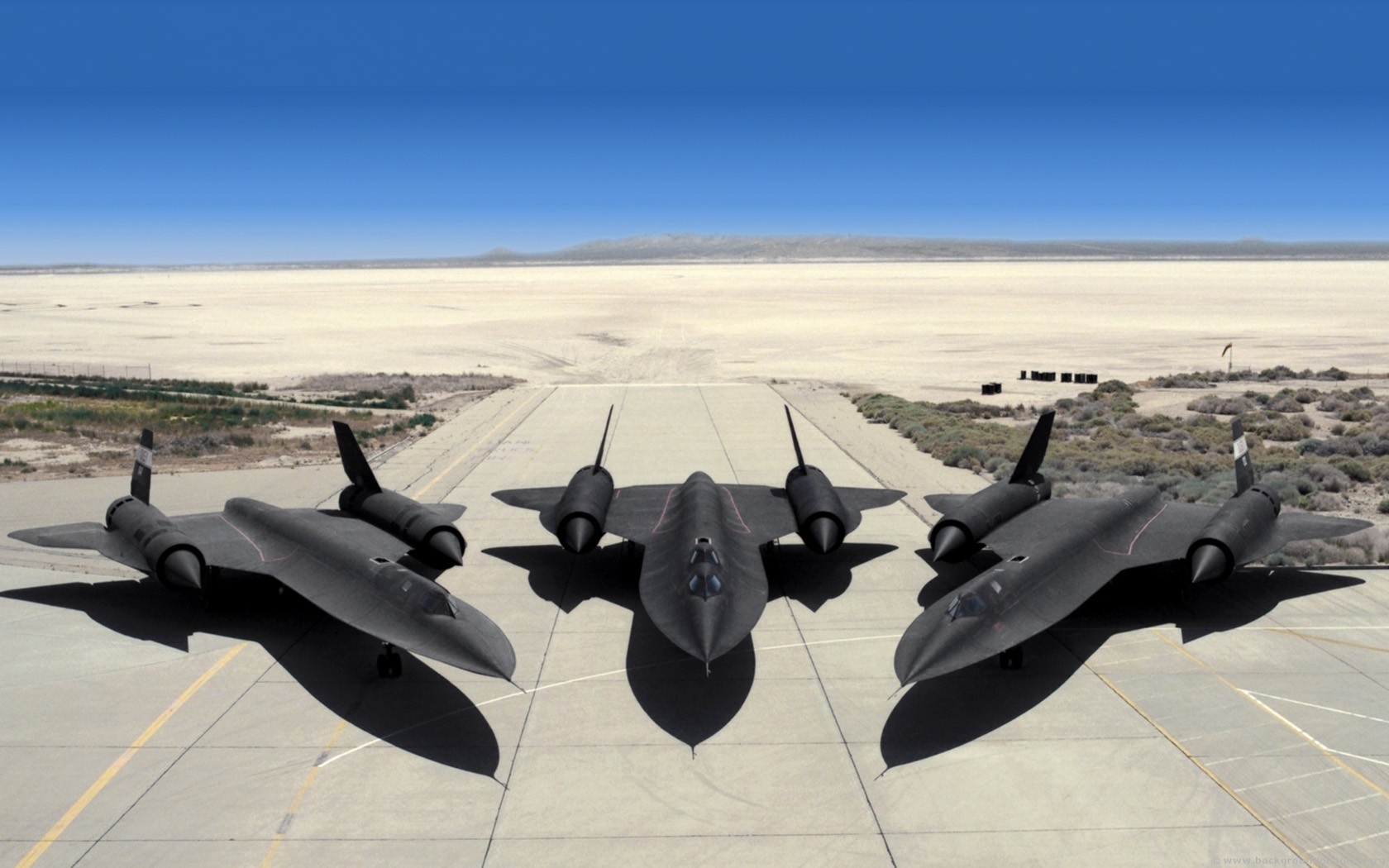 Three Lockheed SR-71 Blackbird aircraft on a runway HD Wallpaper