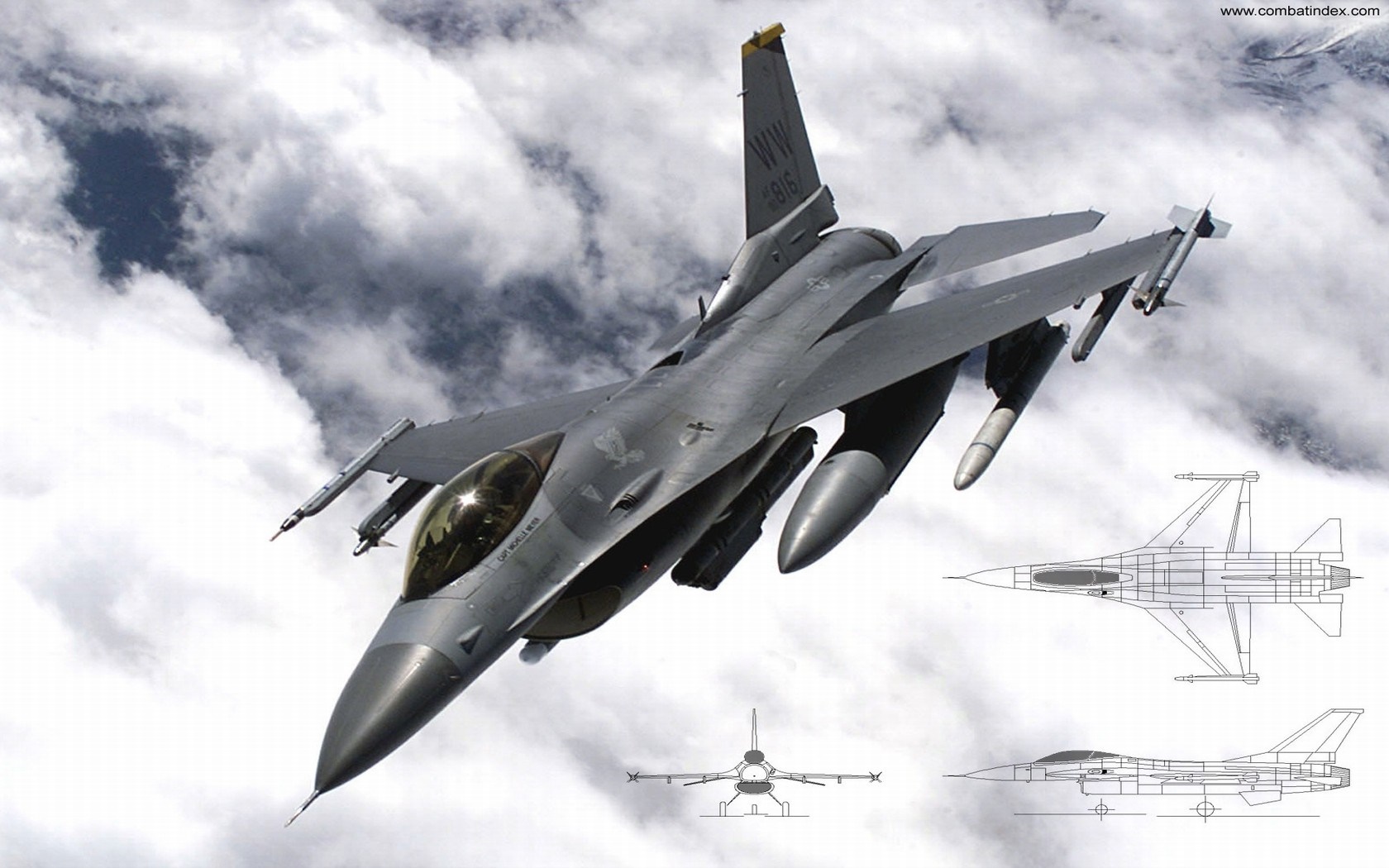 General Dynamics F-16 Fighting Falcon in flight HD Wallpaper