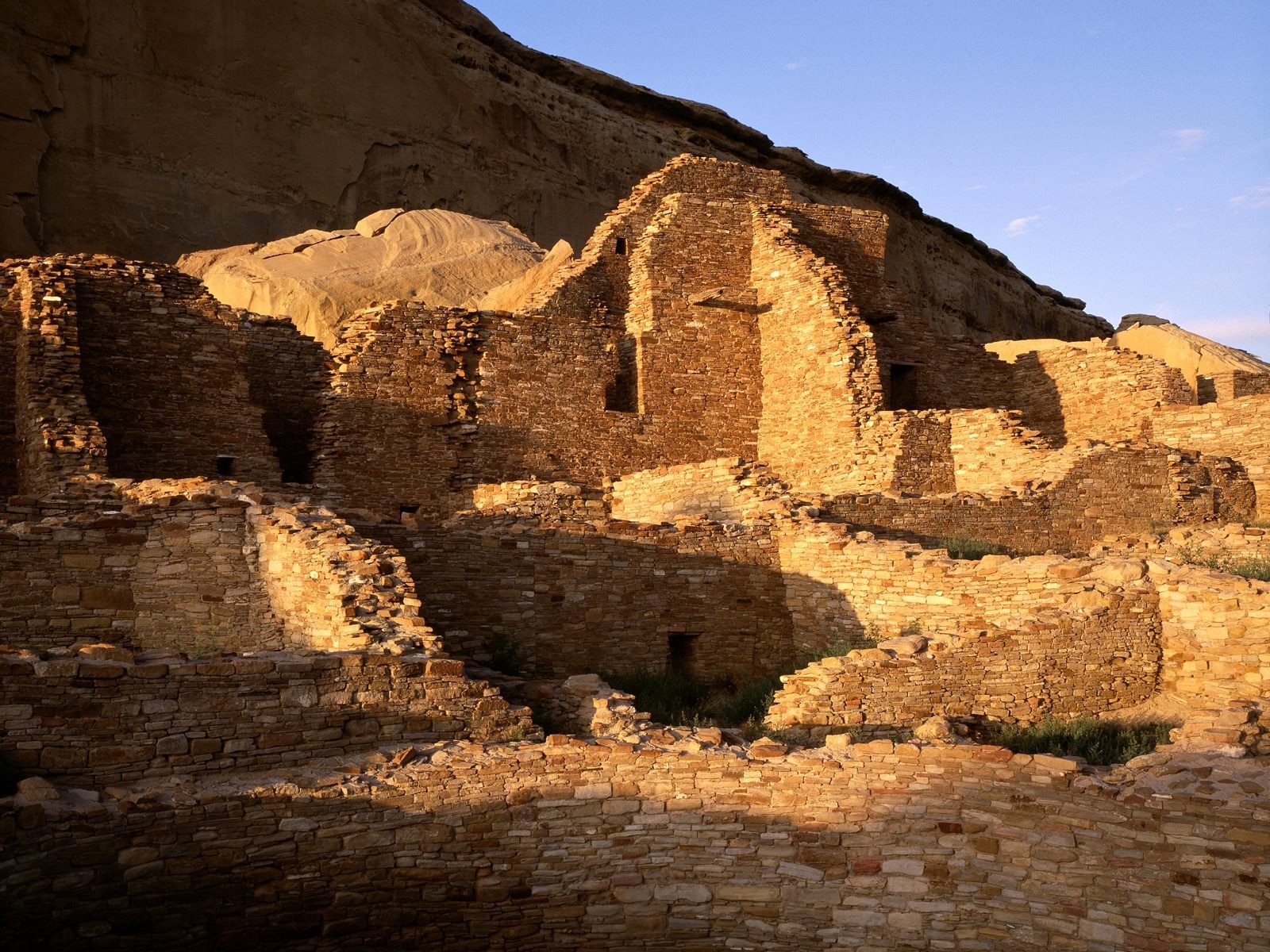 Ancient stone ruins of Chaco Canyon against a cliff face HD Wallpaper