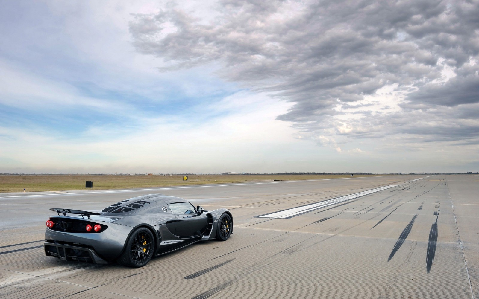 Hennessey Venom GT on an airfield HD Wallpaper