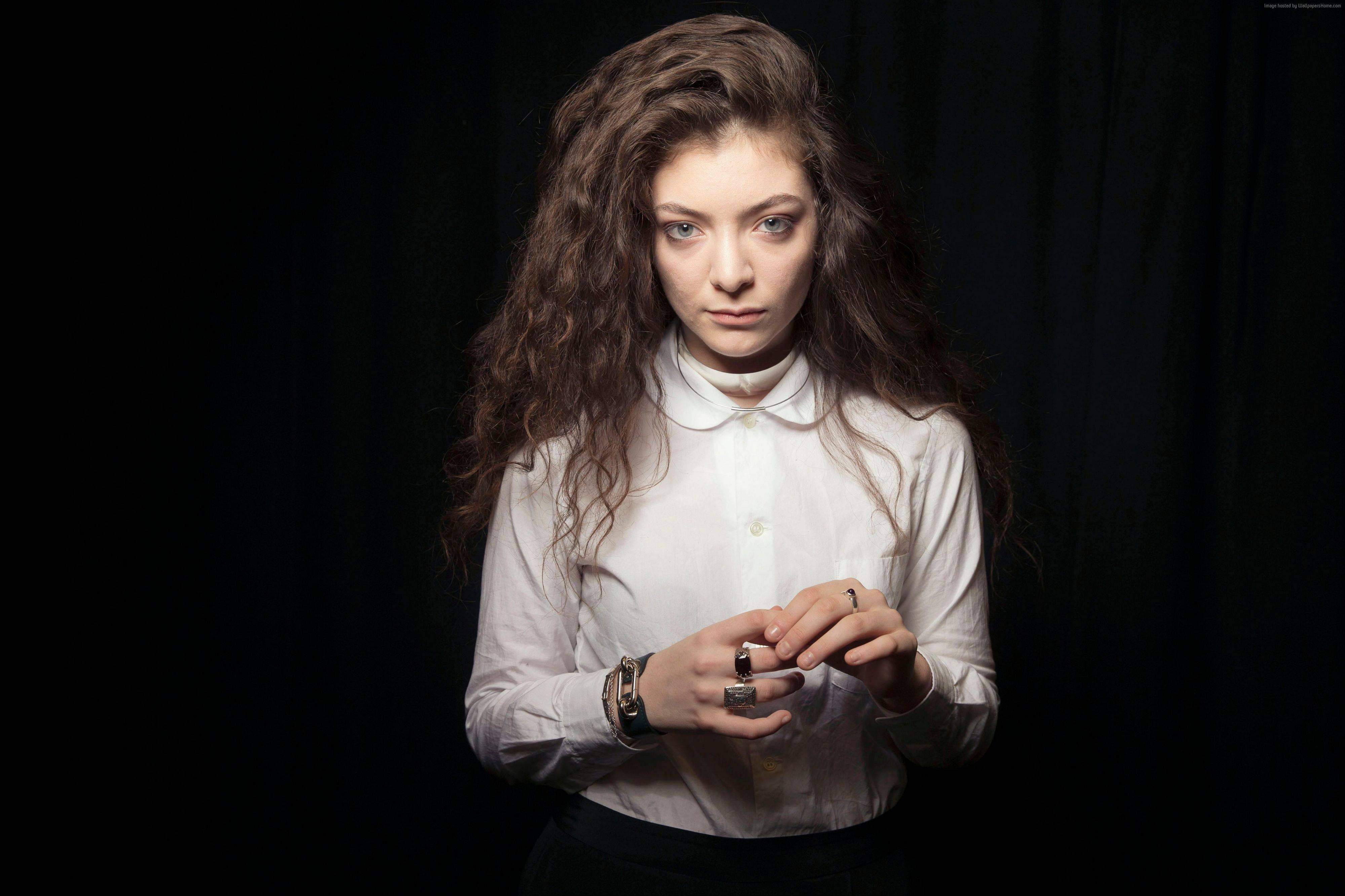 Lorde wearing a white shirt HD Wallpaper