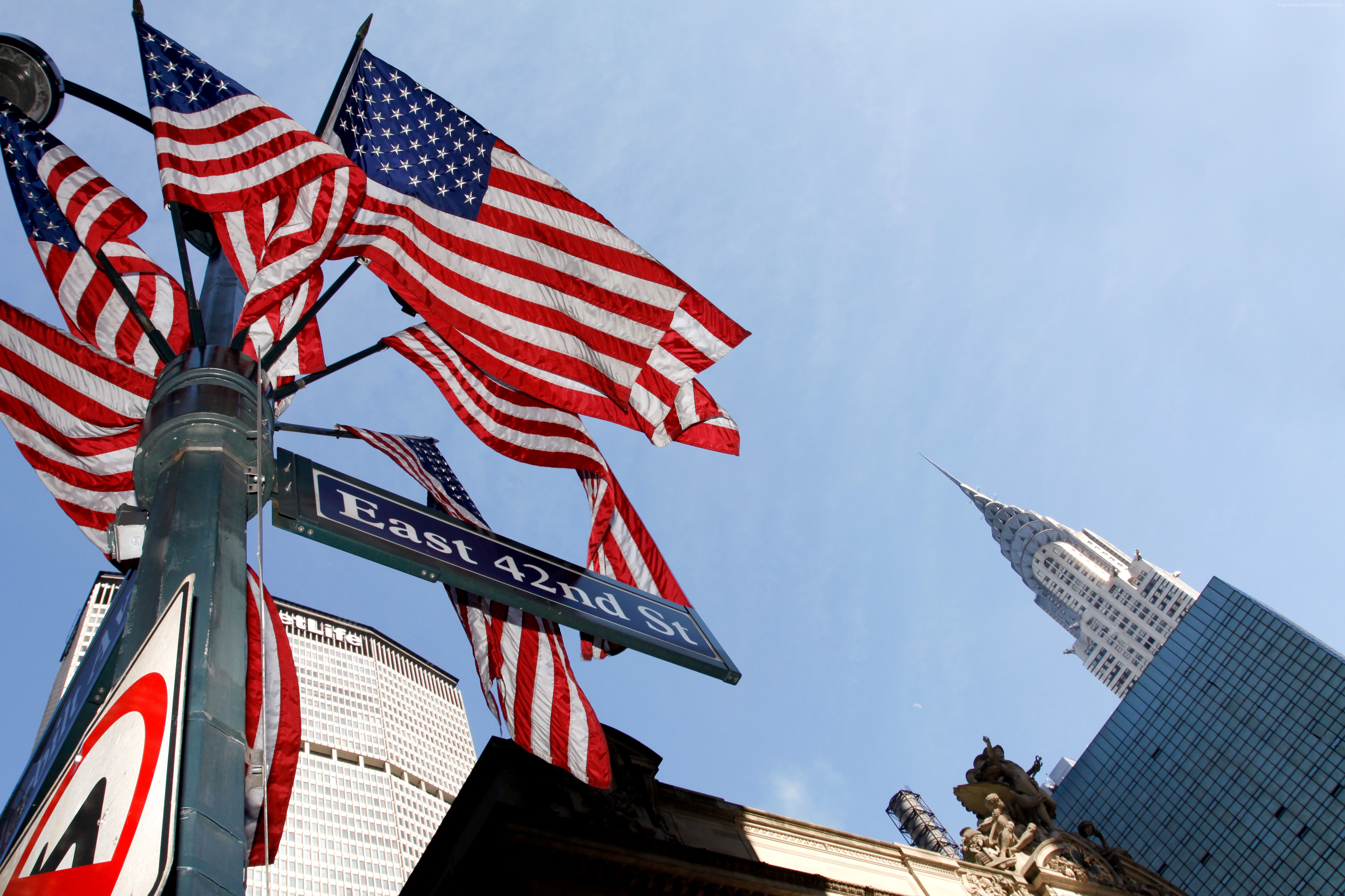 American flags on East 42nd Street, New York City HD Wallpaper
