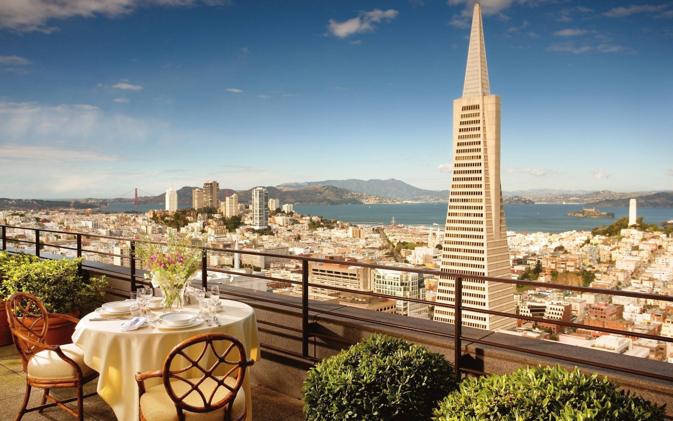San Francisco cityscape with Transamerica Pyramid and Golden Gate Bridge HD Wallpaper