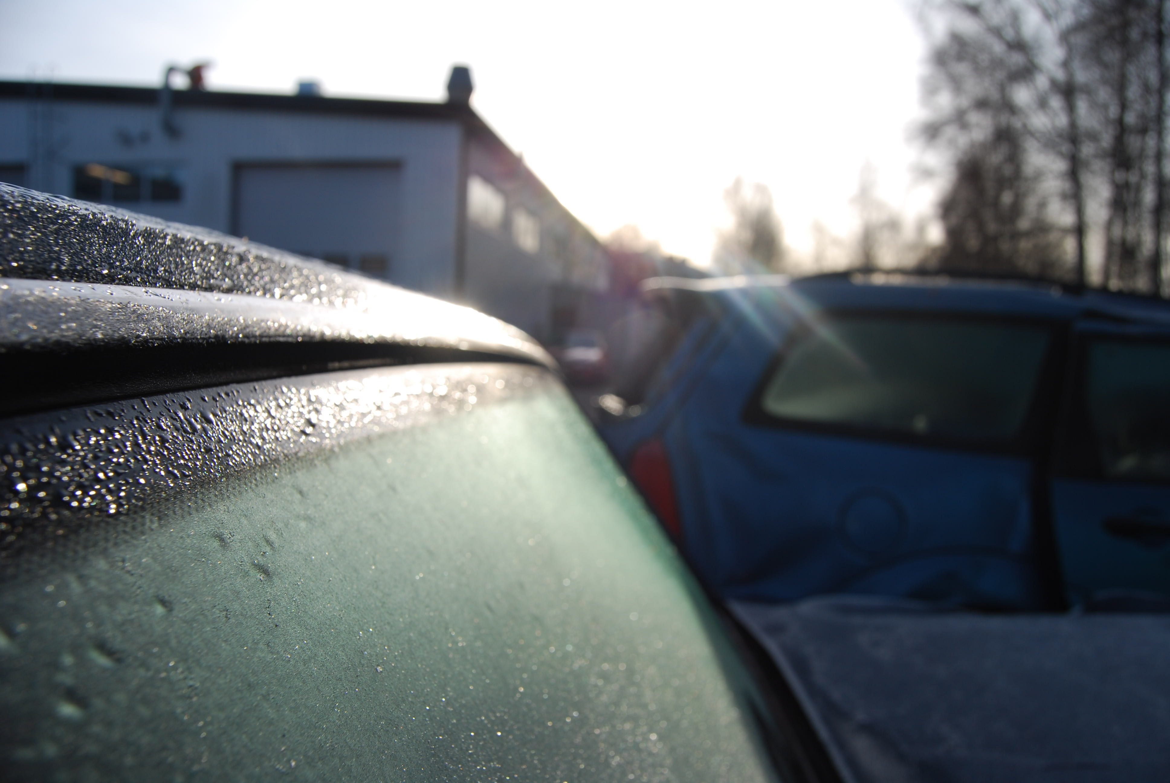 Frosty car windshield in morning sun HD Wallpaper