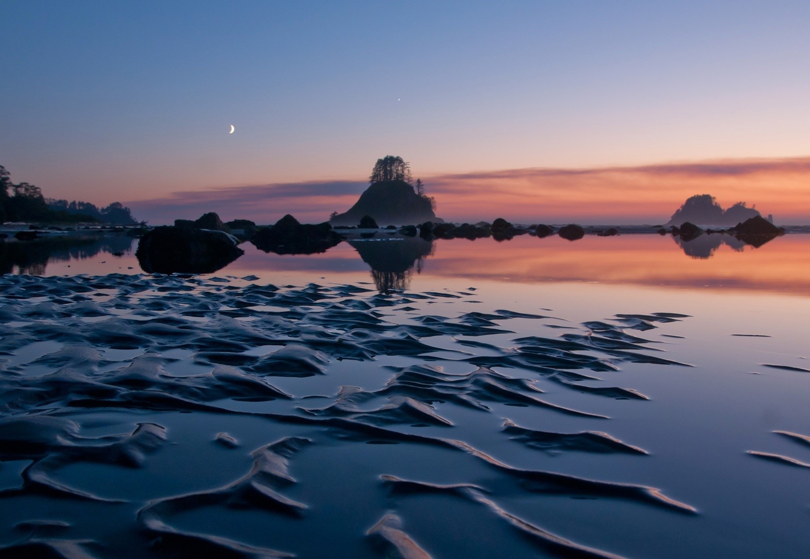Beach at Dusk with Moon and Sunset Reflection HD Wallpaper