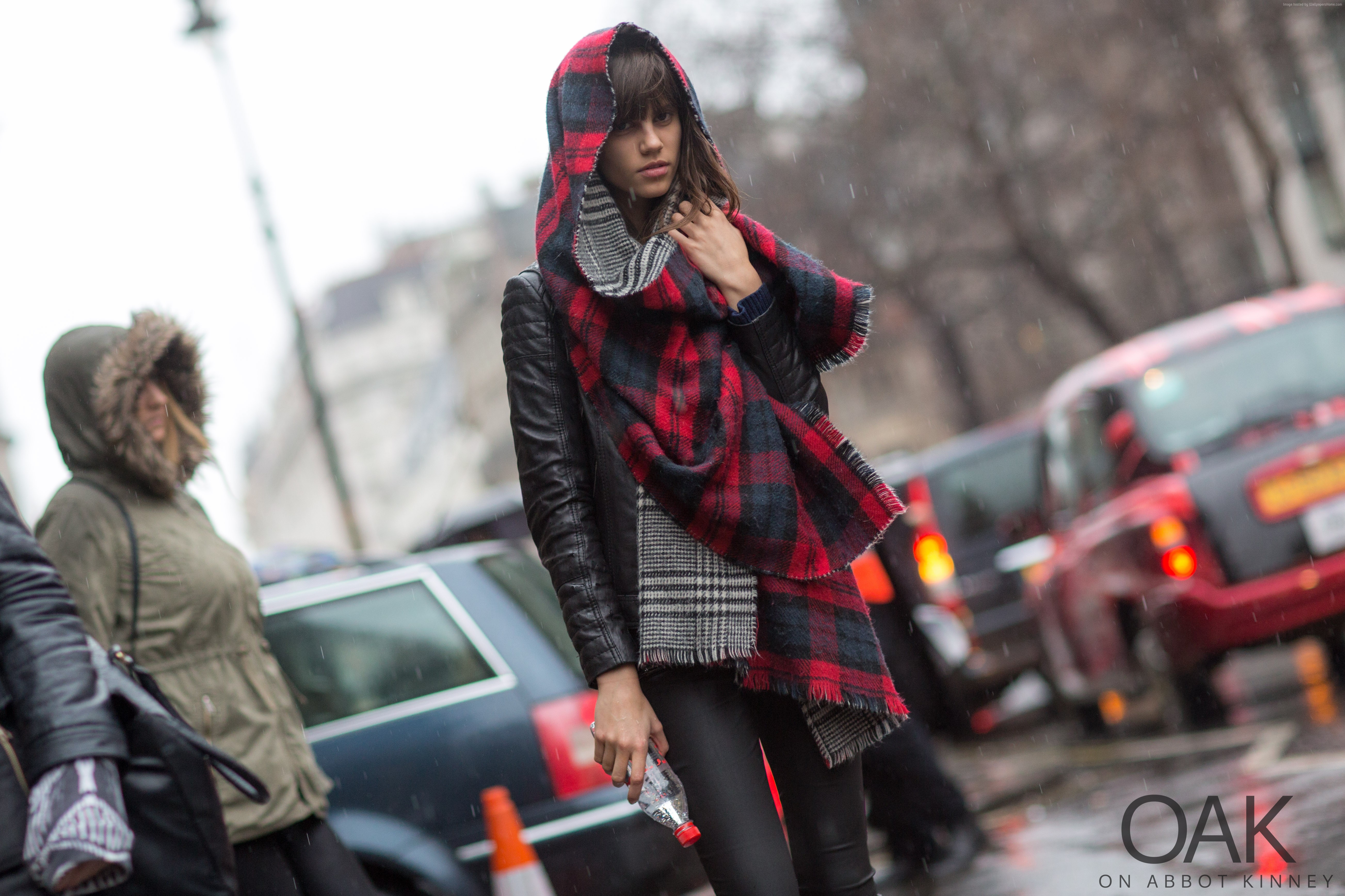 Mica Arganaraz in the rain HD Wallpaper