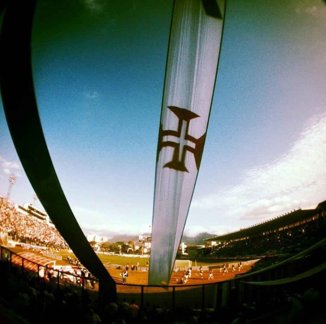 Vasco da Gama stadium with large banner HD Wallpaper