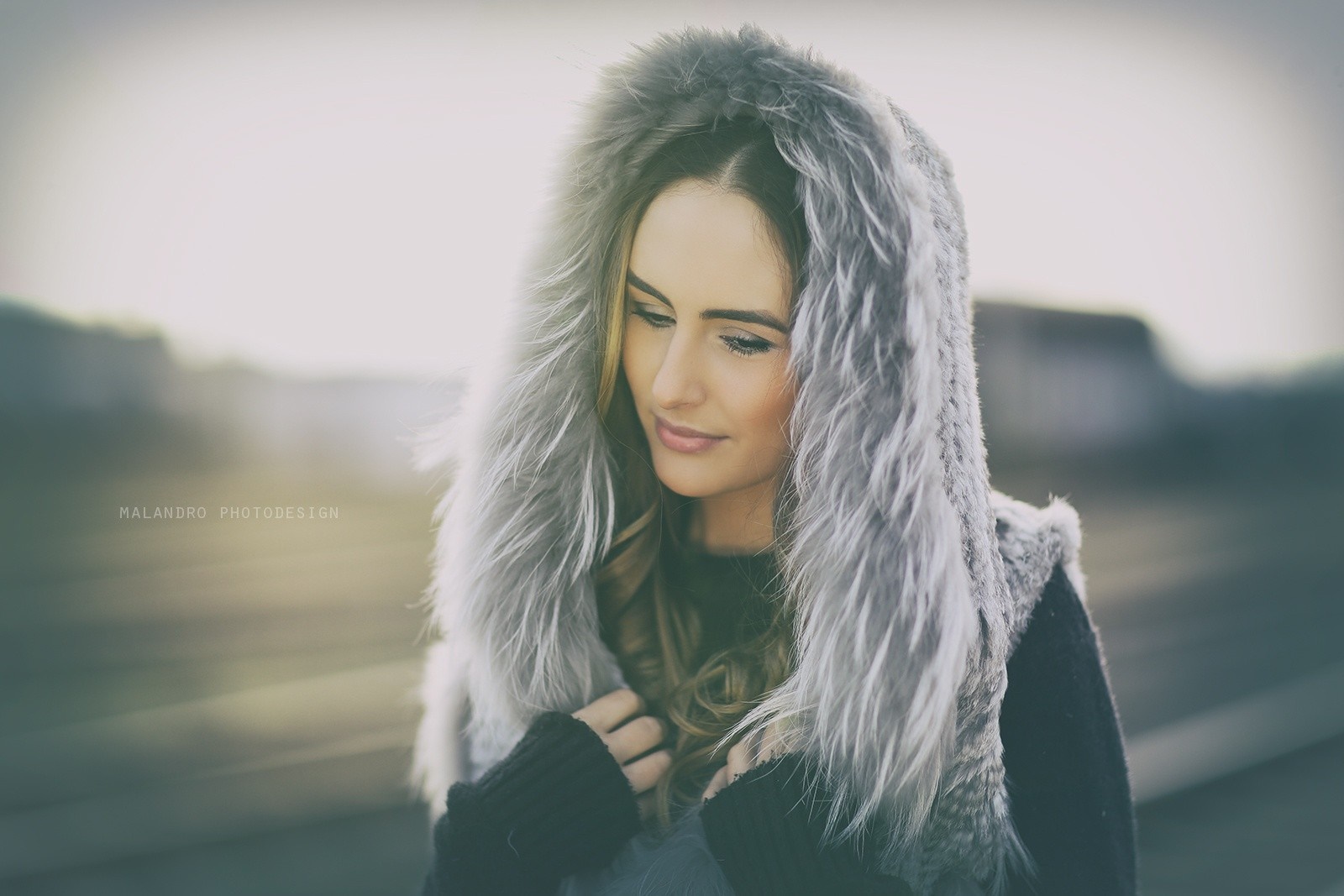 Woman wearing a fur-lined hood and black sweater HD Wallpaper