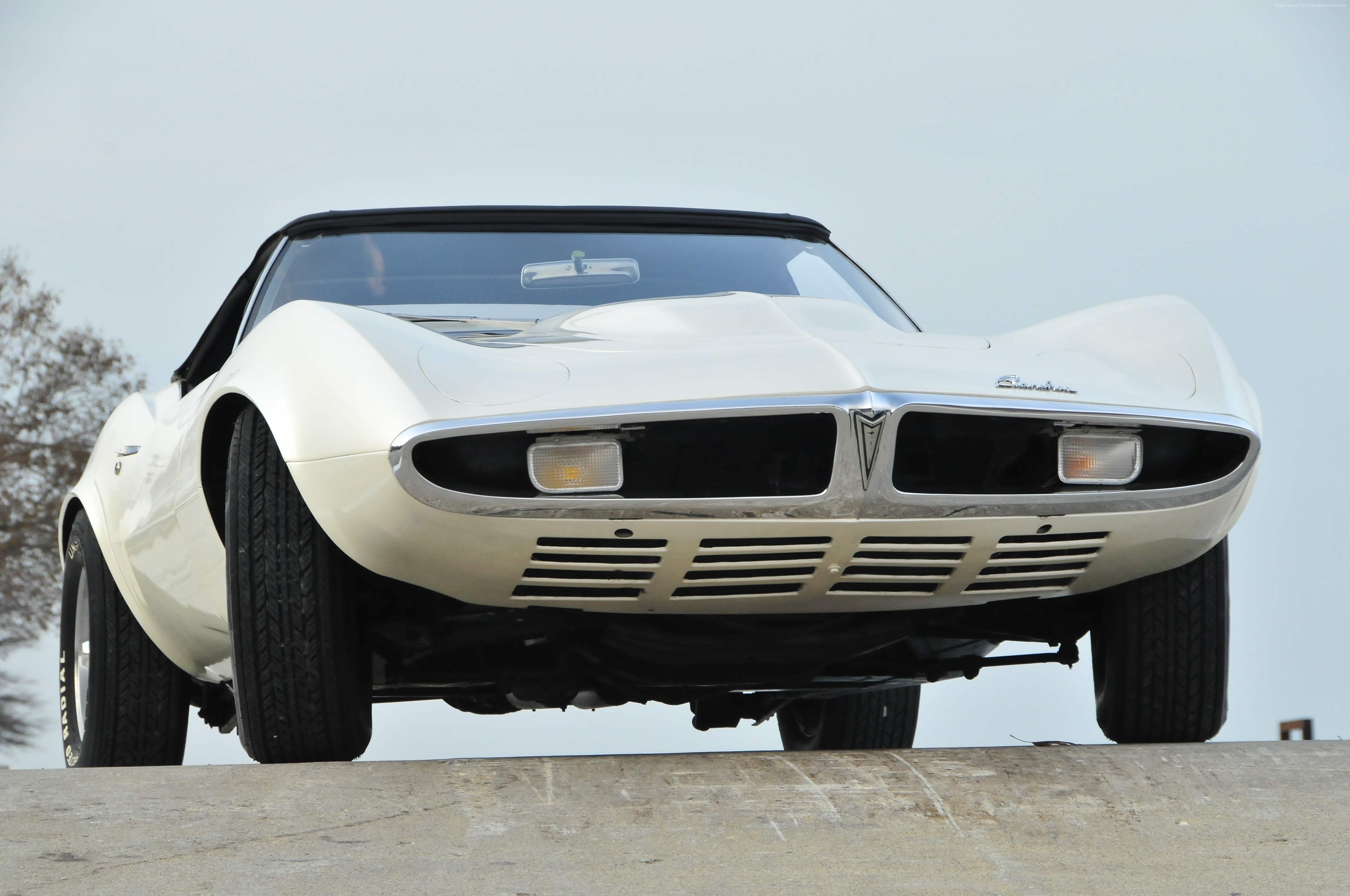 White Pontiac Banshee concept sports car HD Wallpaper