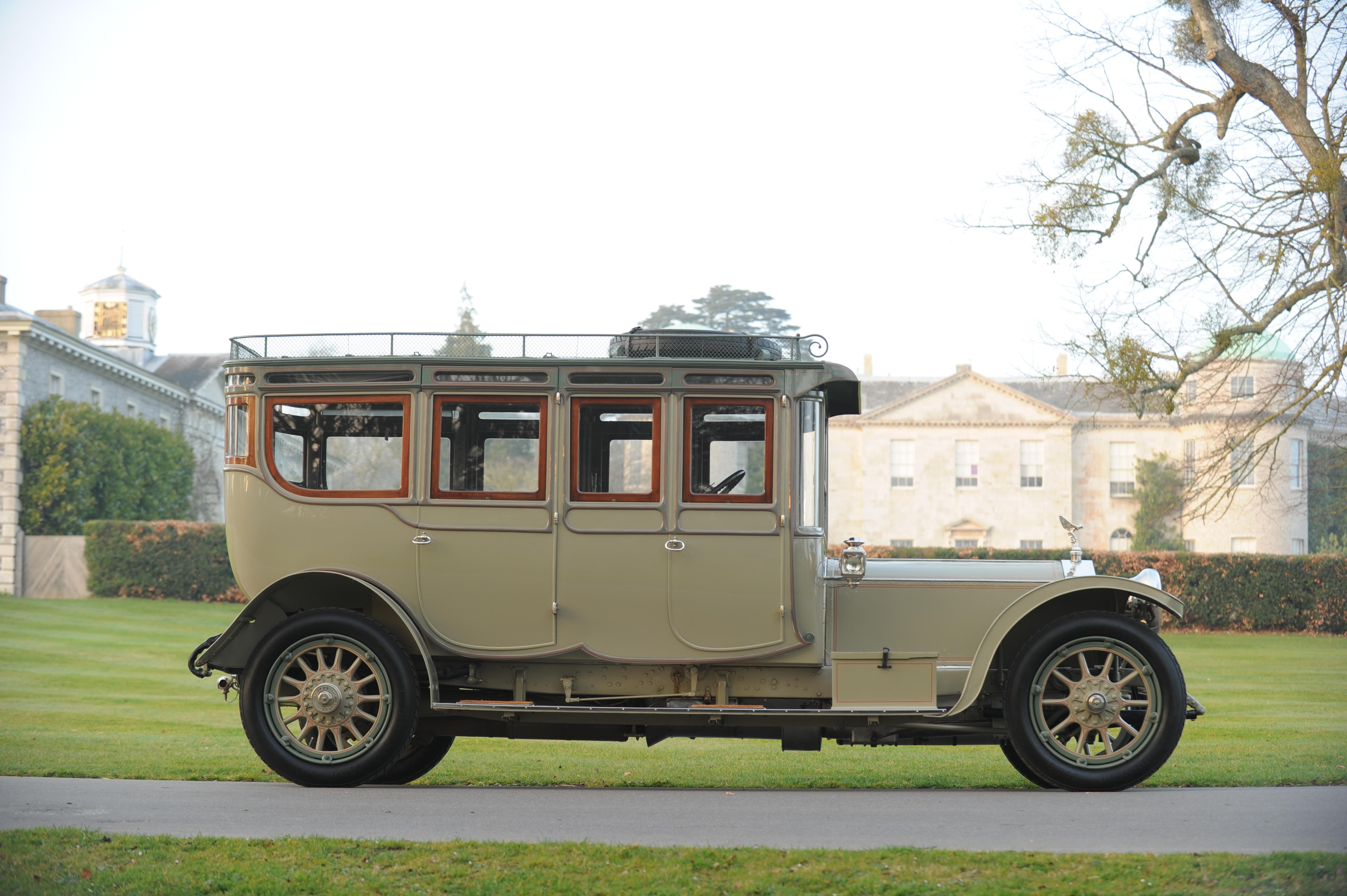 Rolls-Royce Silver Ghost vintage car parked in front of a mansion HD Wallpaper