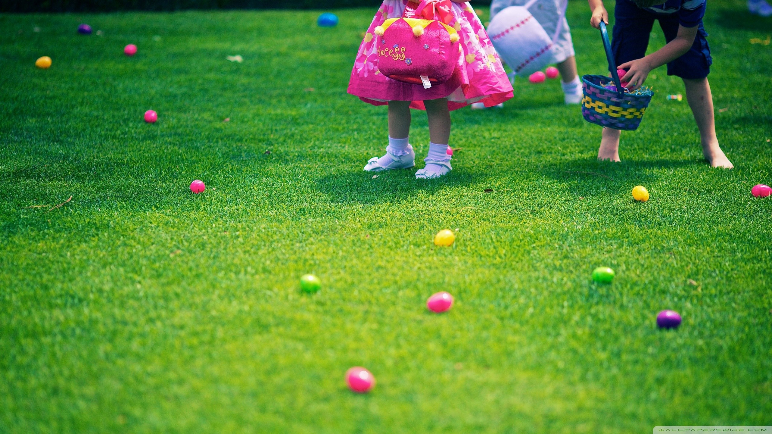 Children Easter egg hunt on a grassy lawn HD Wallpaper