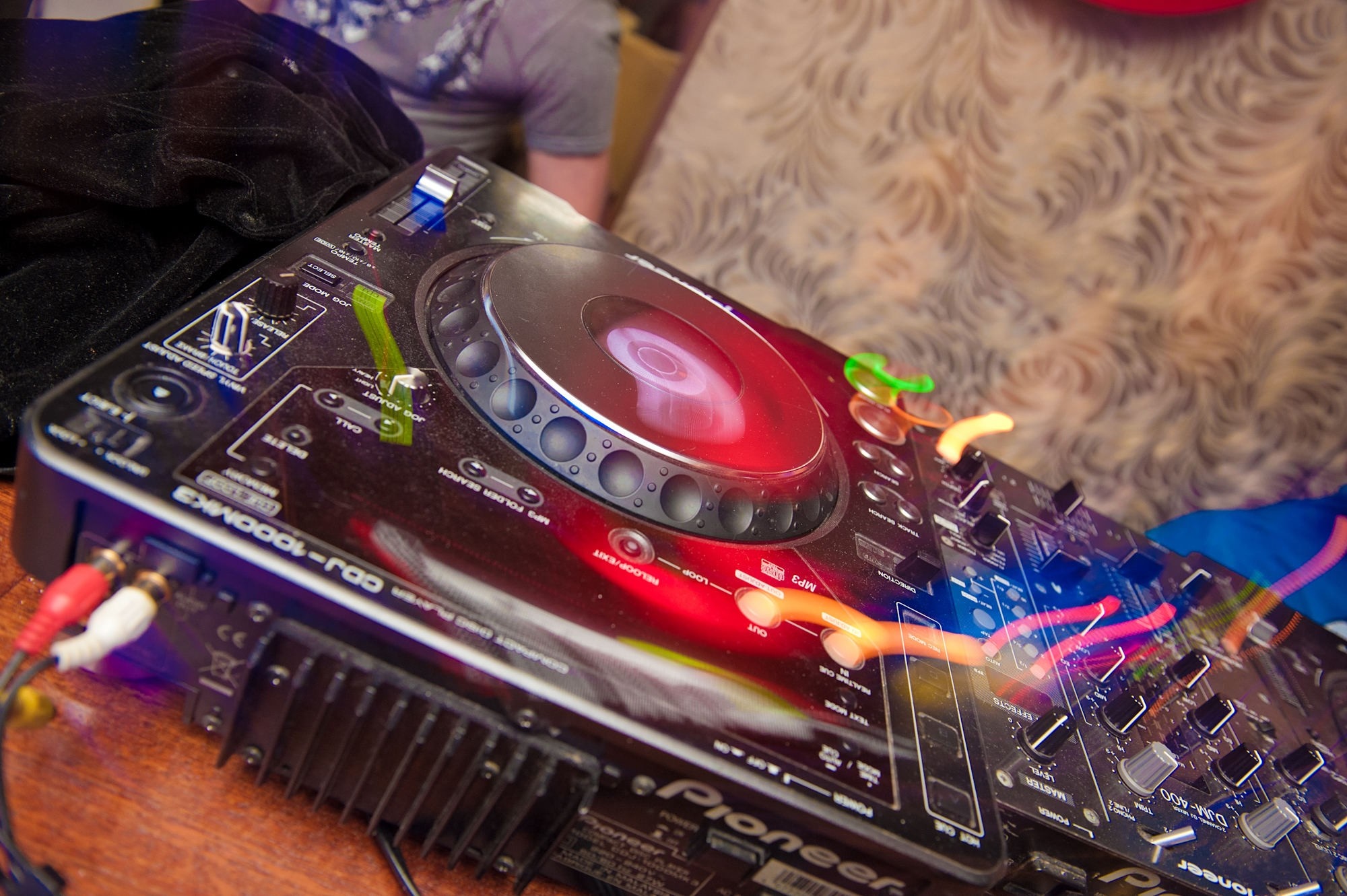 Pioneer CDJ-1000MK3 DJ Player and DJM-400 Mixer HD Wallpaper