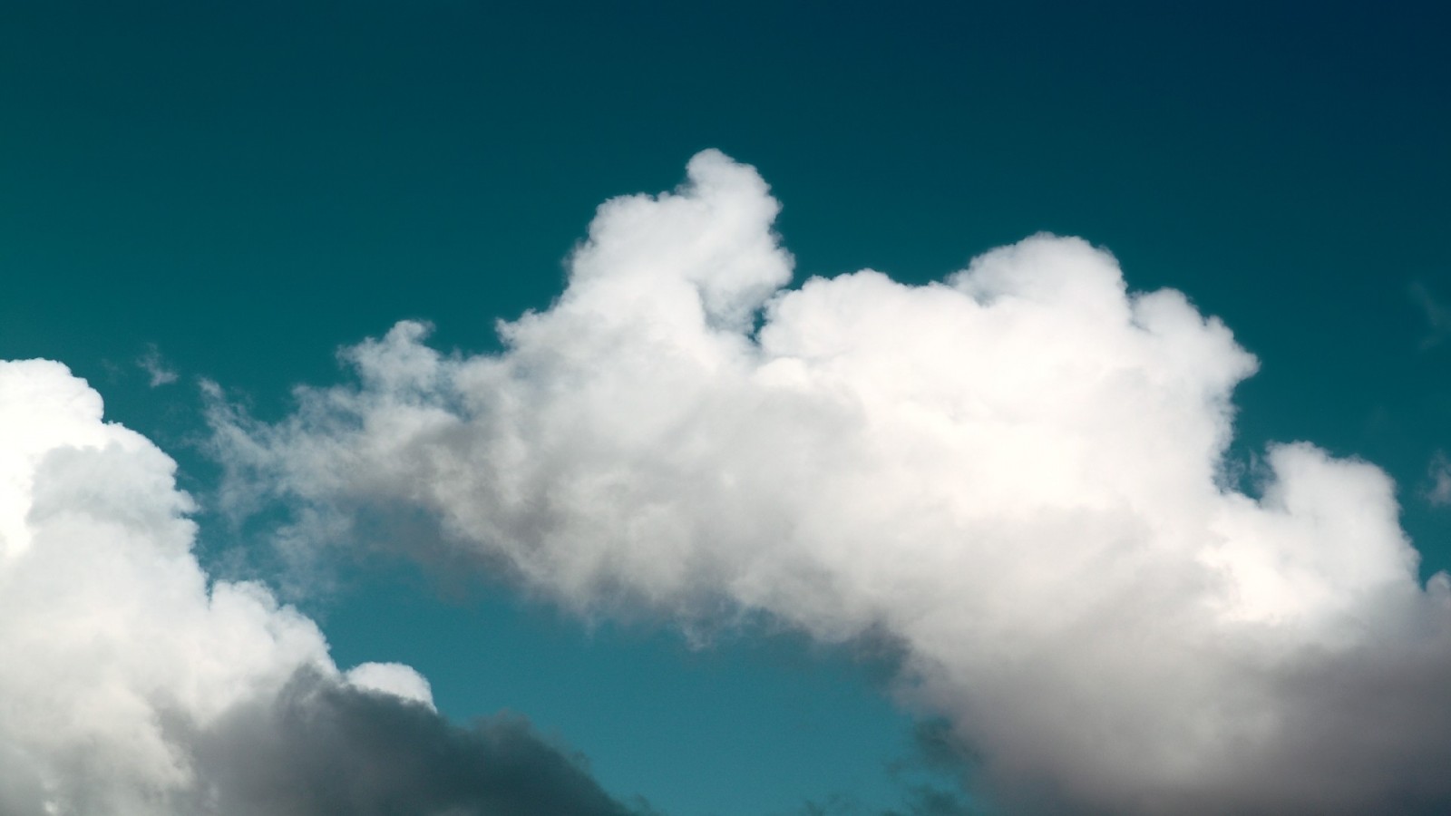White cumulus clouds in a teal sky HD Wallpaper