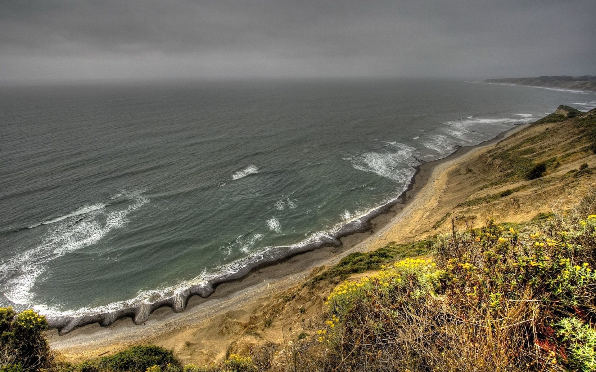 Coastal cliff overlooking the ocean with waves HD Wallpaper