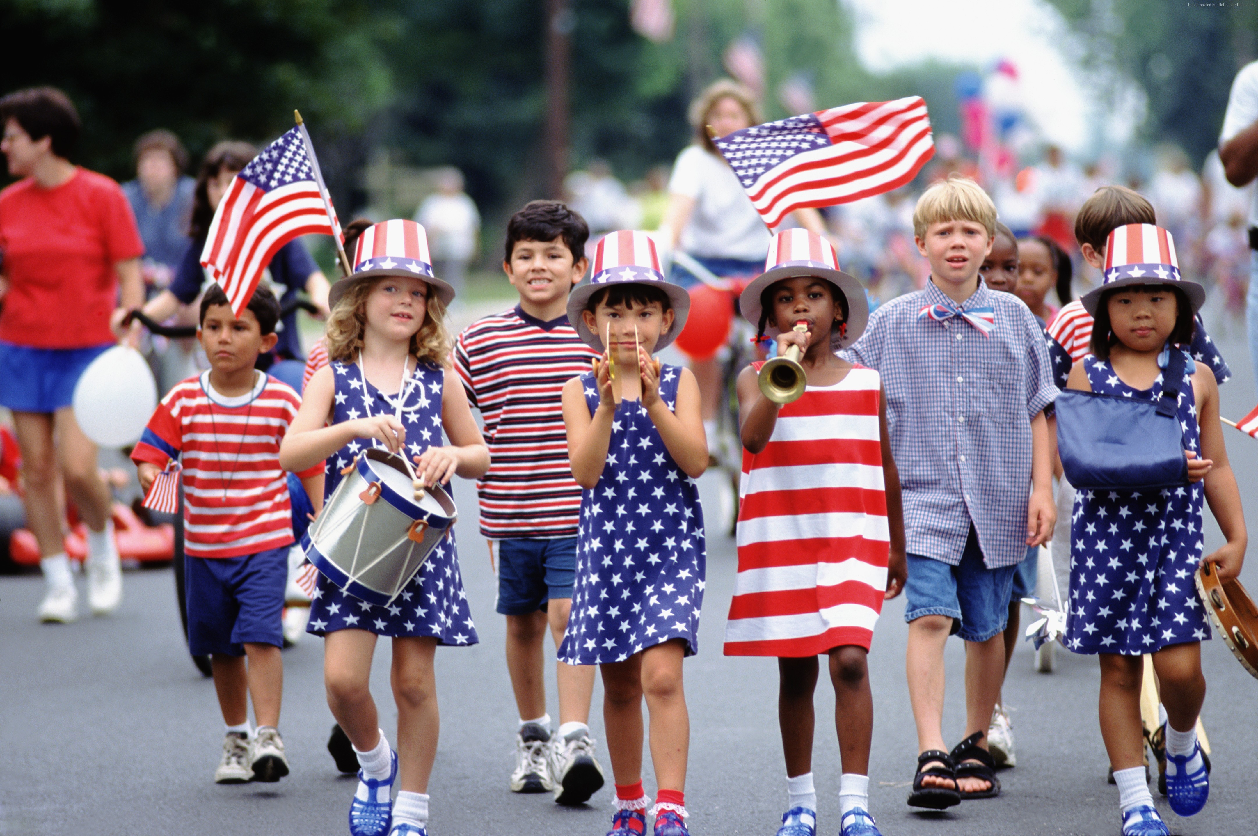 Children in patriotic outfits marching in a parade HD Wallpaper