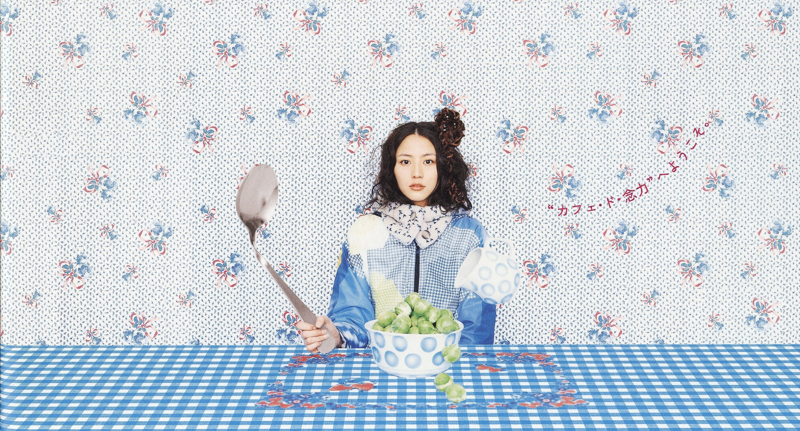 Woman with spoon and bowl of peas HD Wallpaper