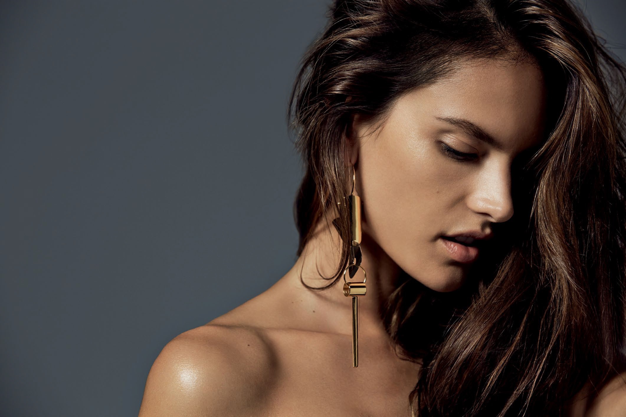 Alessandra Ambrosio portrait with large gold earring HD Wallpaper