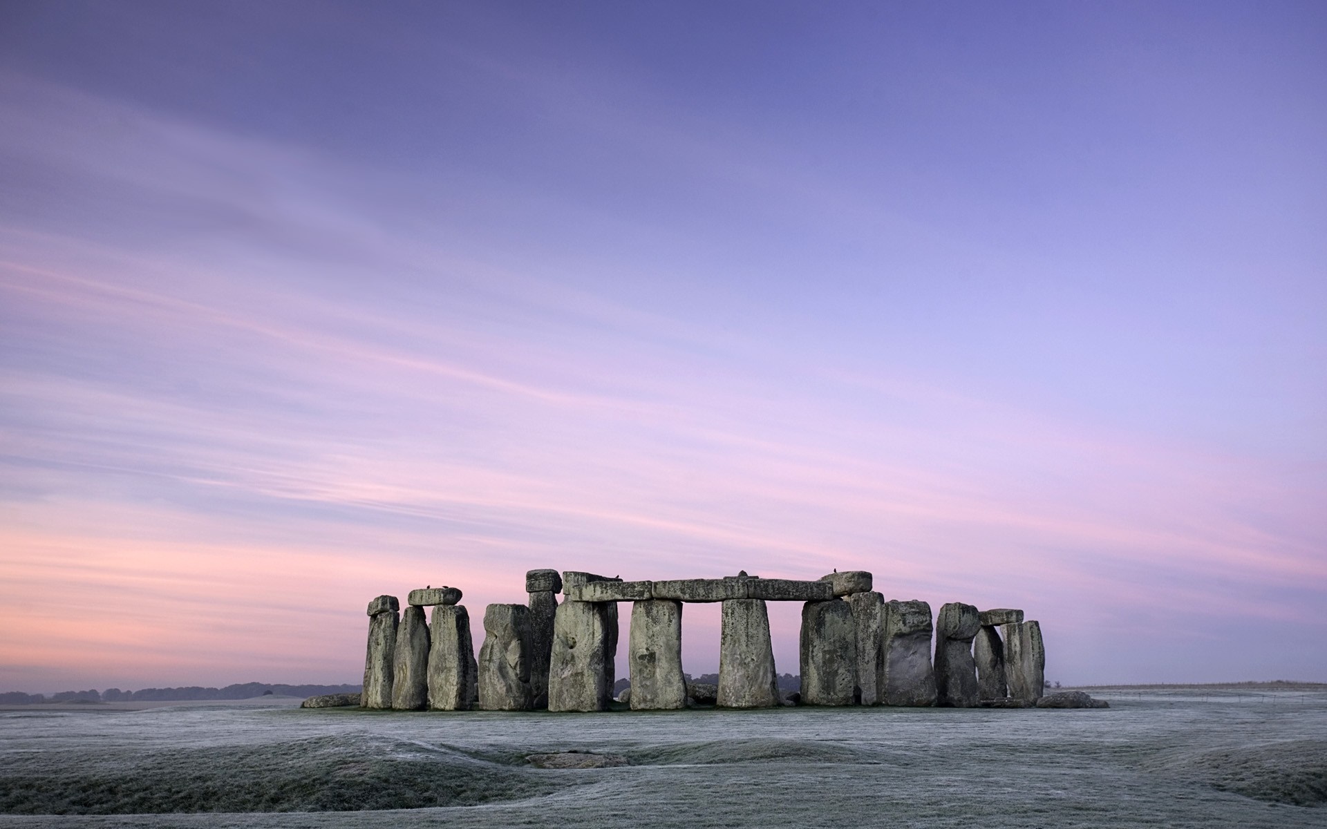 Stonehenge at sunrise with frost on the ground HD Wallpaper