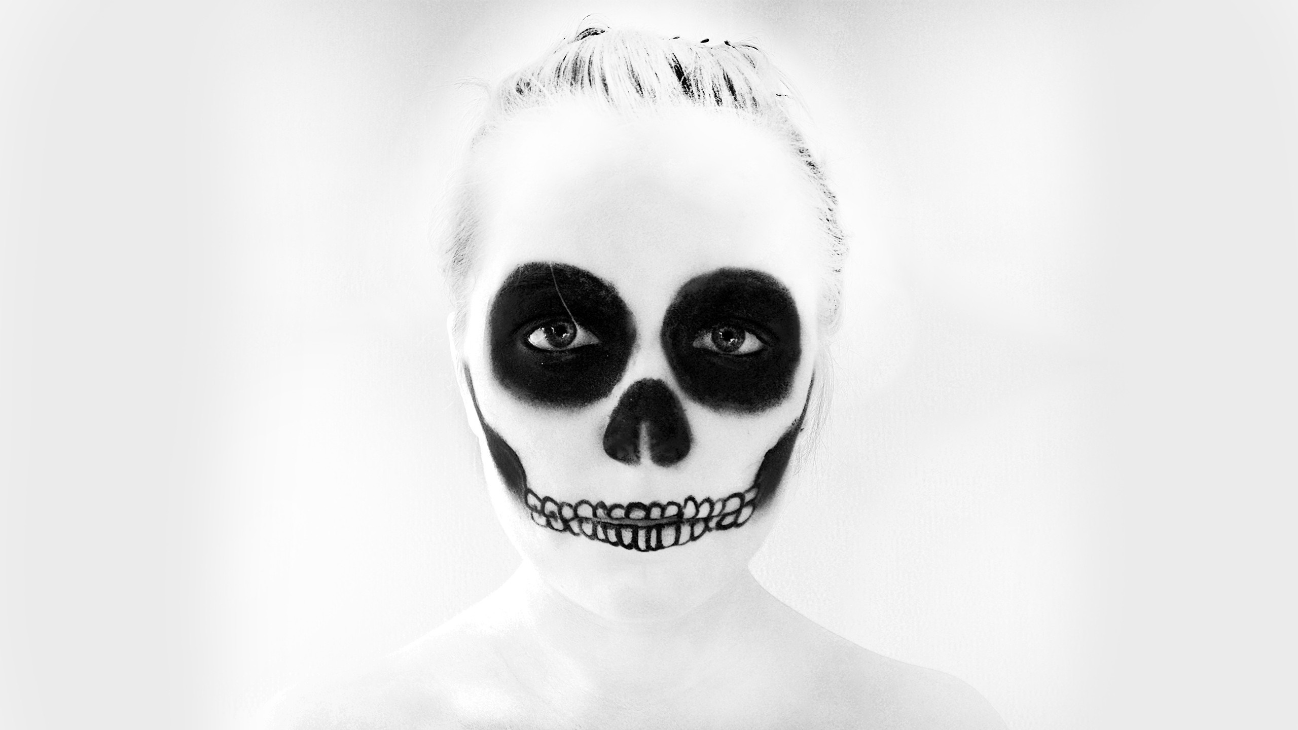 Woman with skull face paint HD Wallpaper