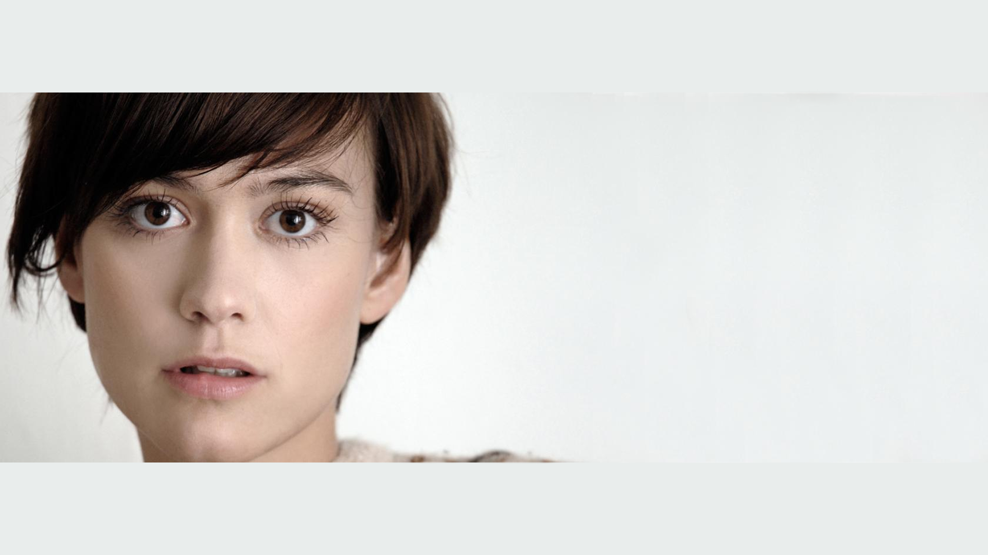 Mia Jexen portrait with short brown hair HD Wallpaper