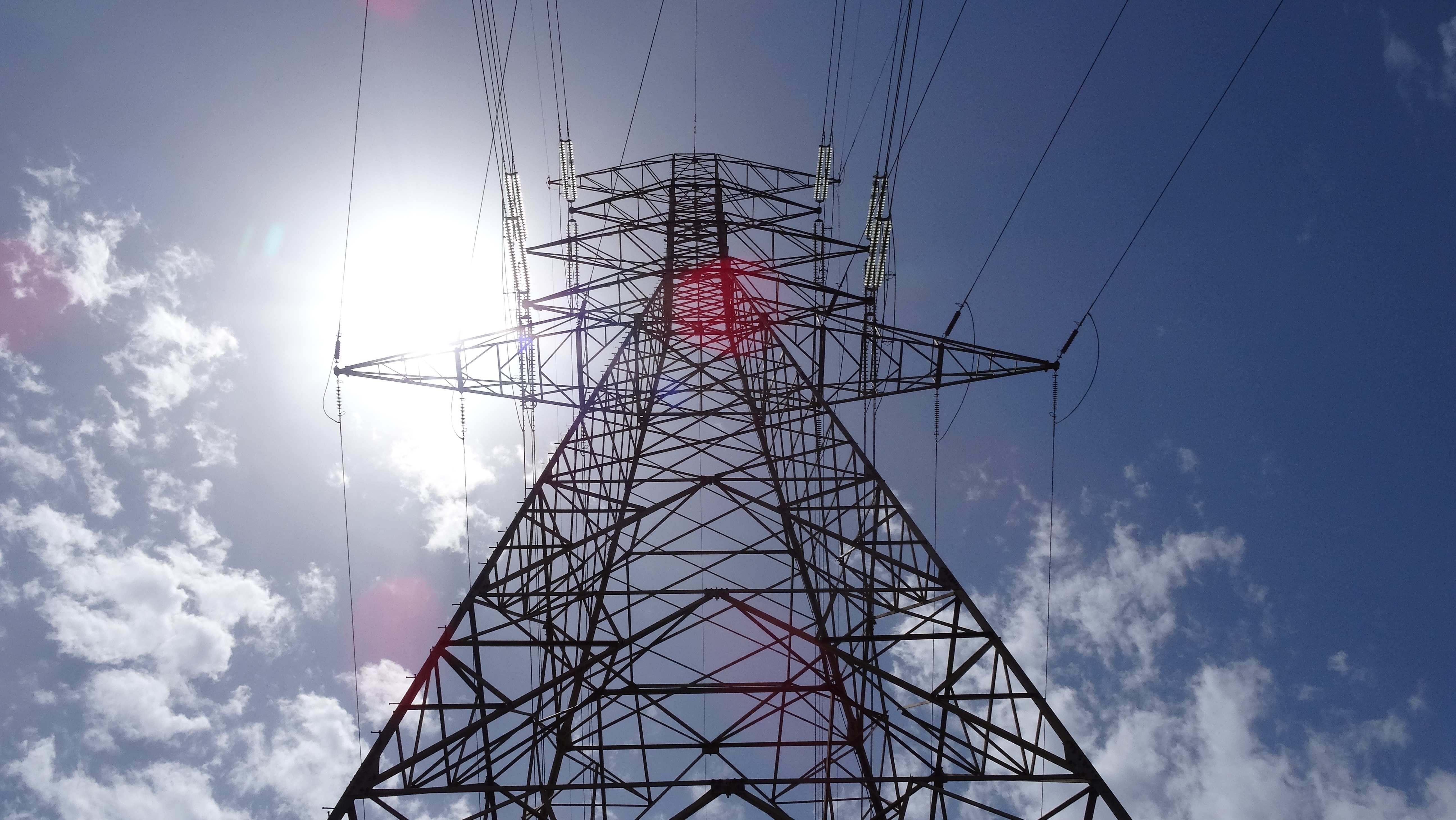 Transmission tower with power lines against the sky HD Wallpaper