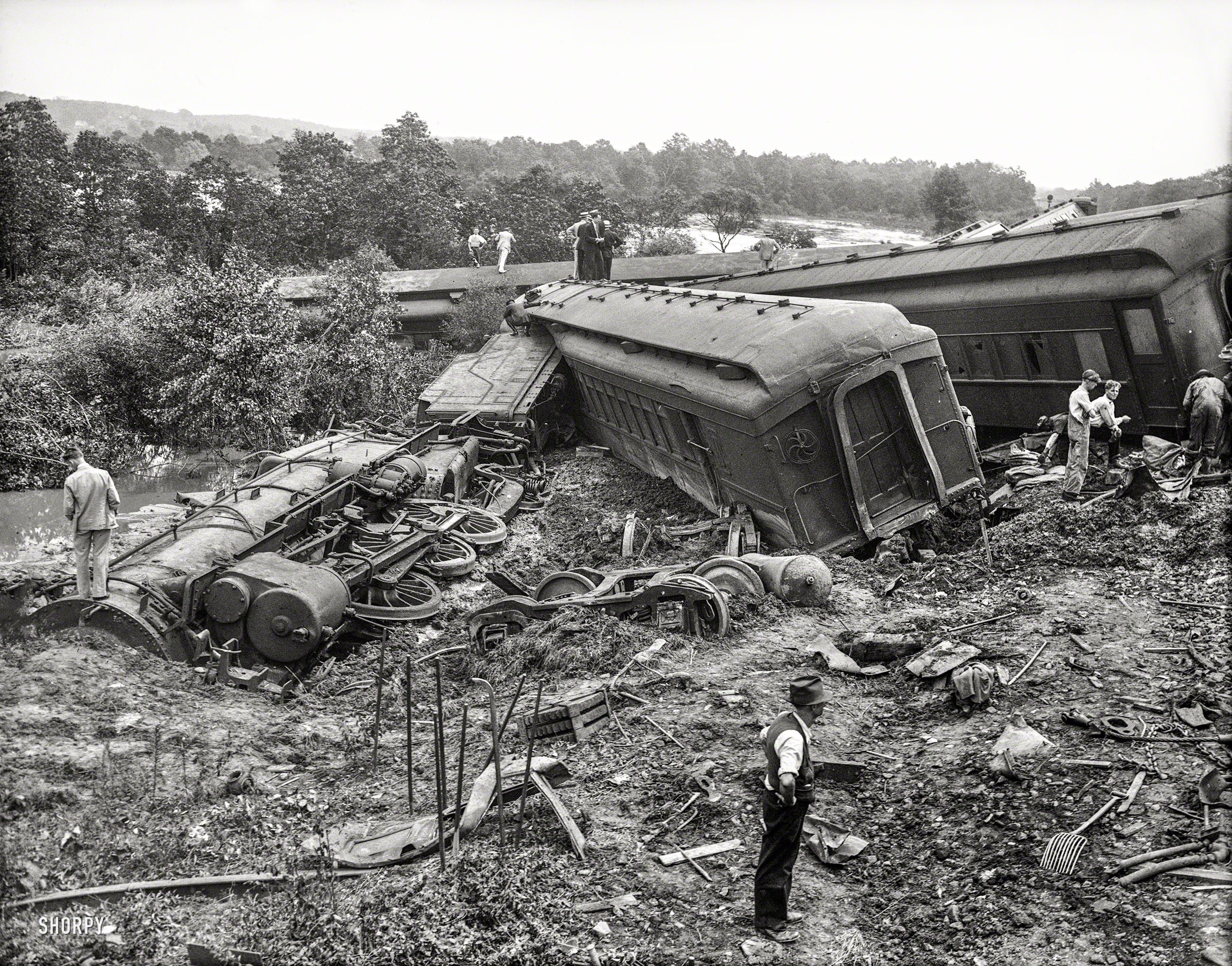 Train crash with steam locomotive and carriages HD Wallpaper