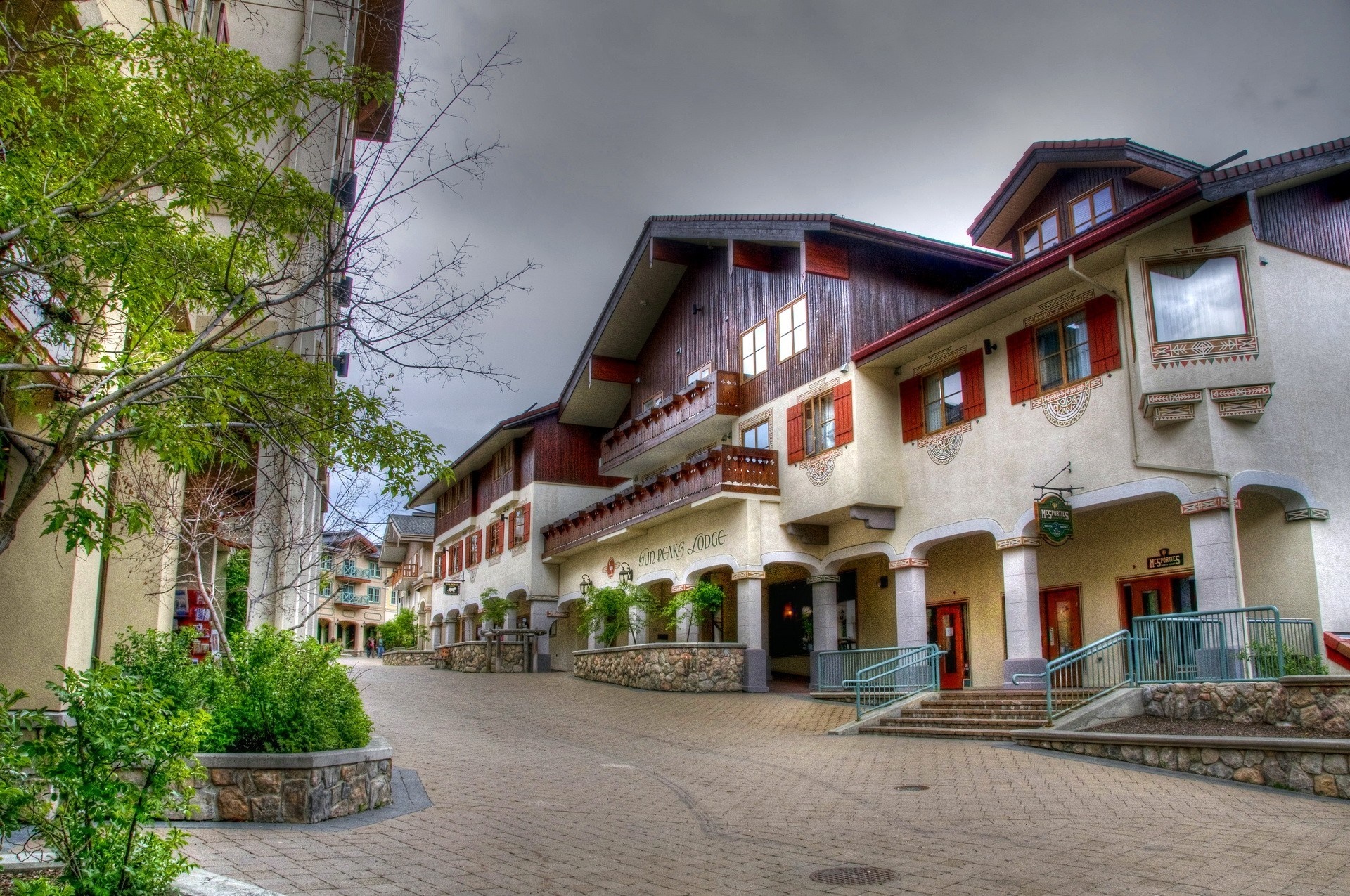 Chateau Lodge building with shops and restaurants HD Wallpaper