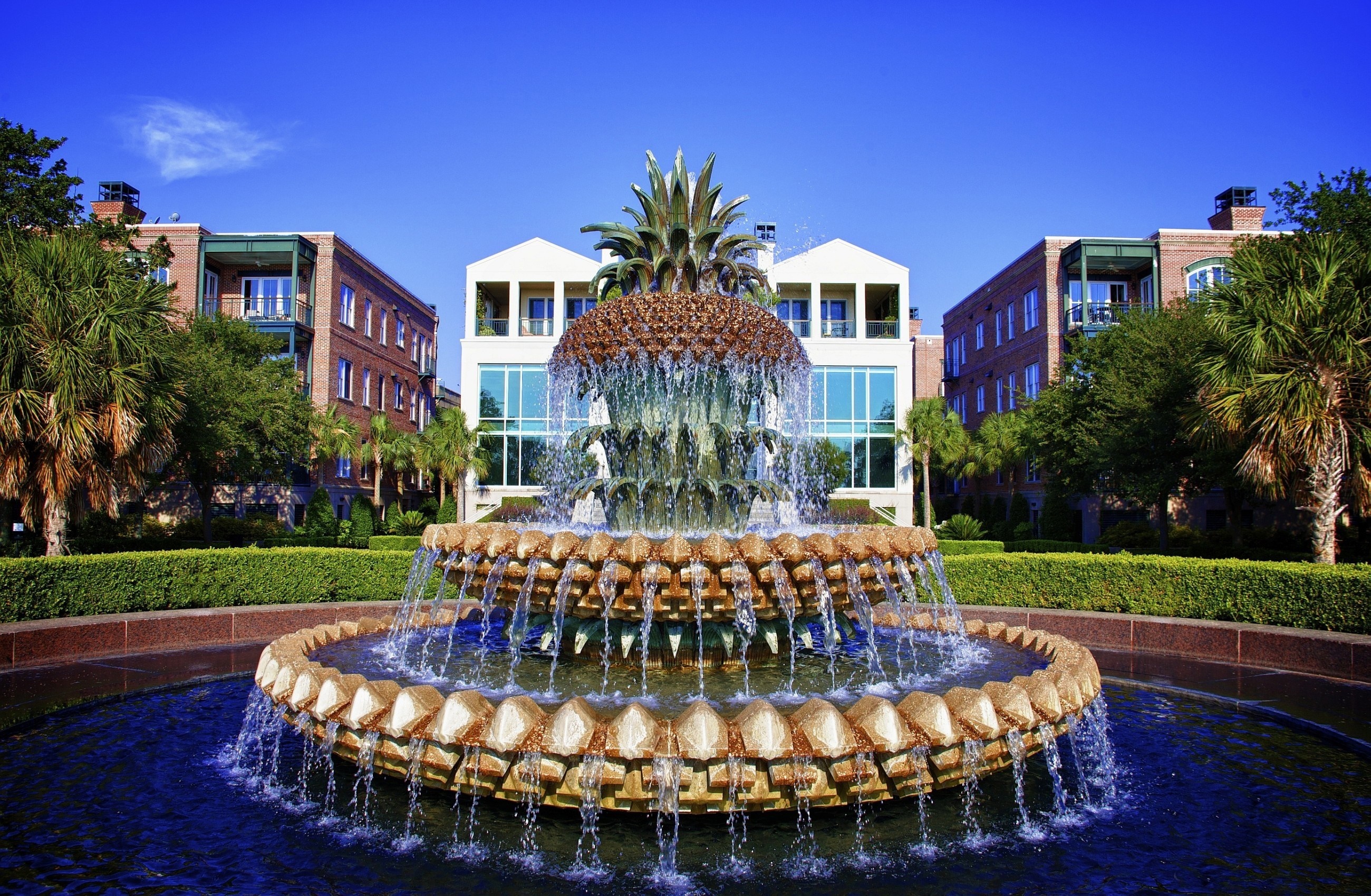 Pineapple Fountain in Charleston, South Carolina HD Wallpaper