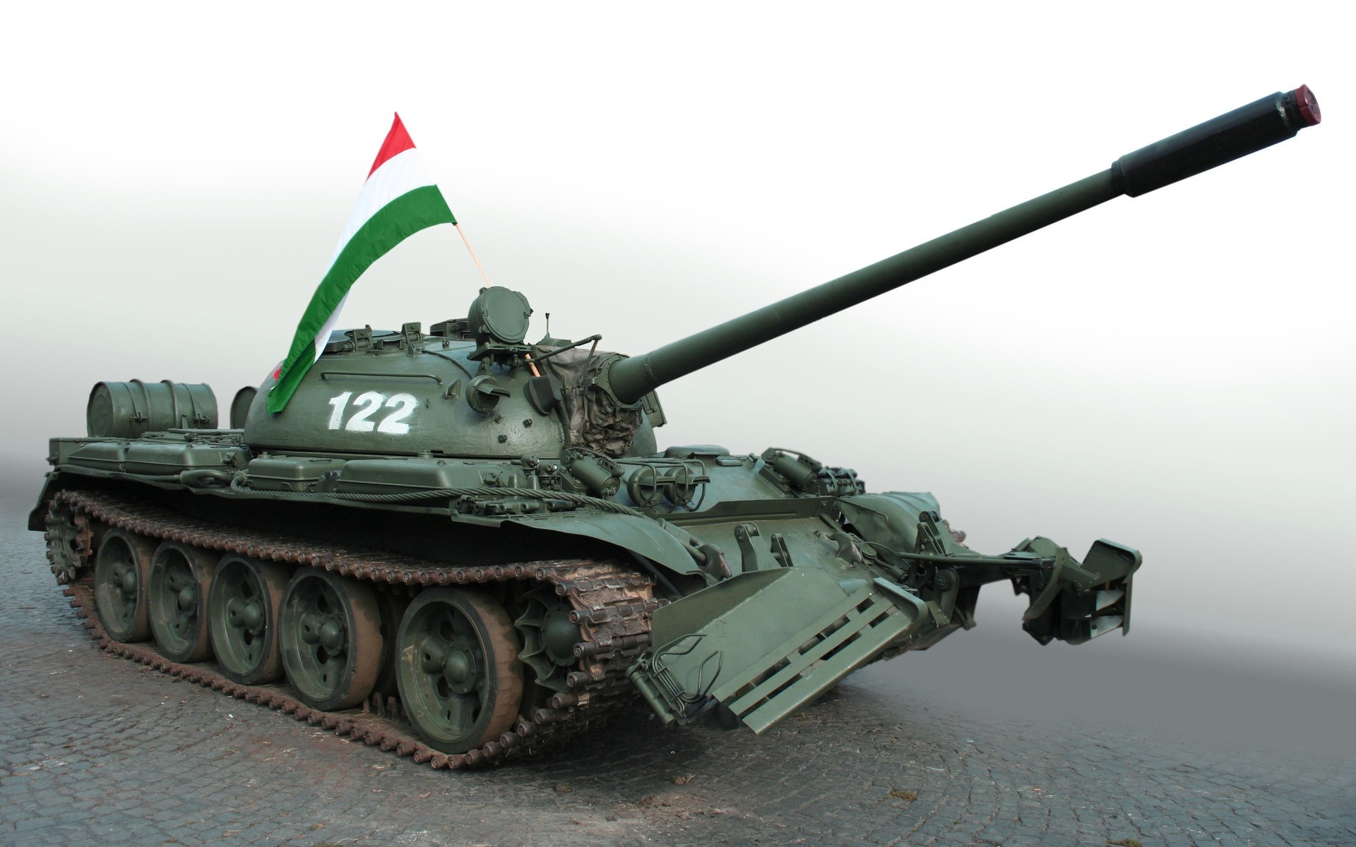 Green T-54 tank with Hungarian flag and number 122 HD Wallpaper