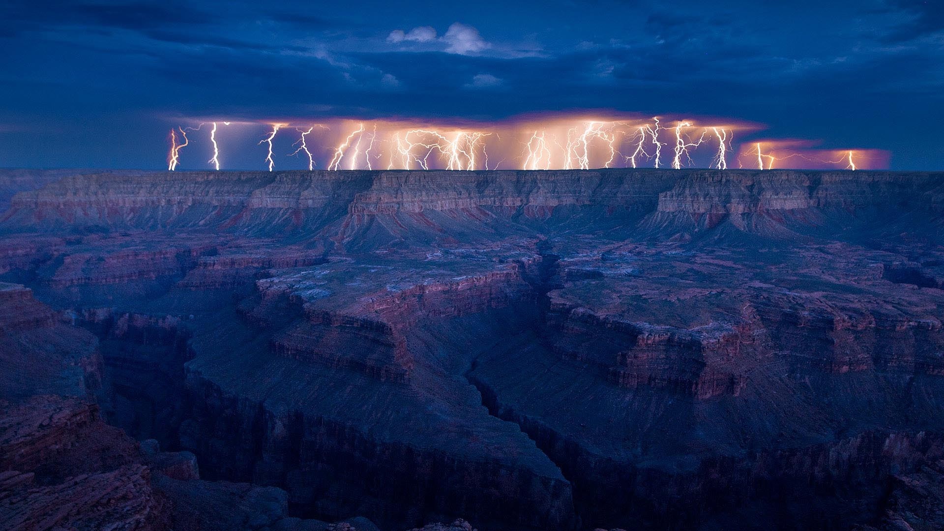 Lightning storm over Grand Canyon at dusk HD Wallpaper