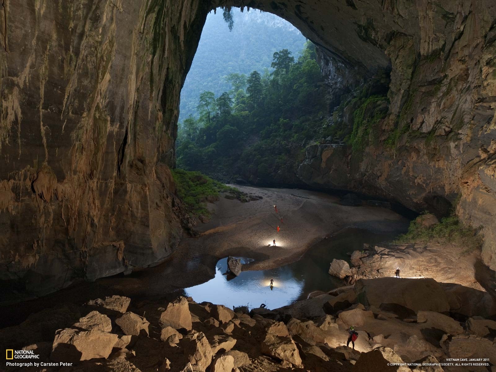 Vietnam Cave with explorers and river HD Wallpaper