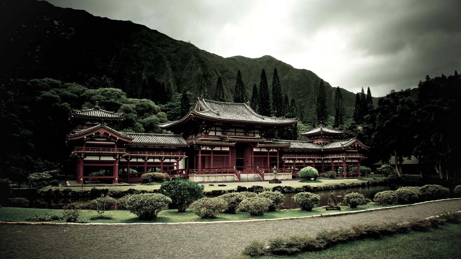 Byodo-In Temple in Valley of the Temples, Oahu, Hawaii HD Wallpaper