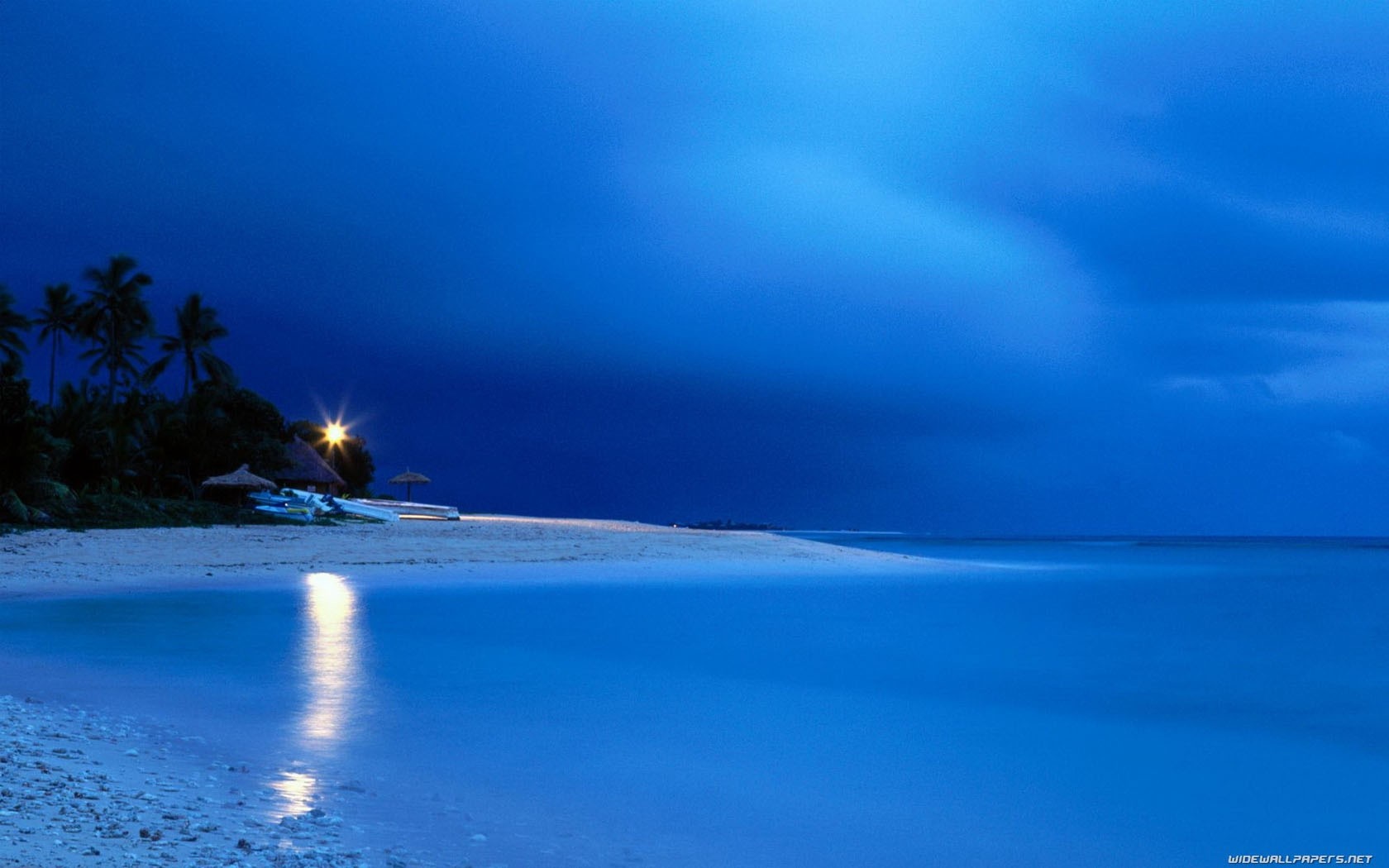 Beach at dusk with ocean reflection HD Wallpaper
