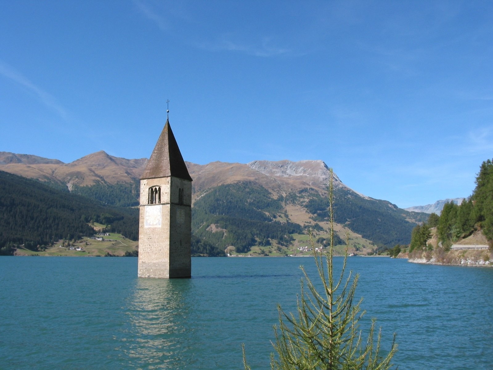 Sunken church tower in a mountain lake reservoir HD Wallpaper
