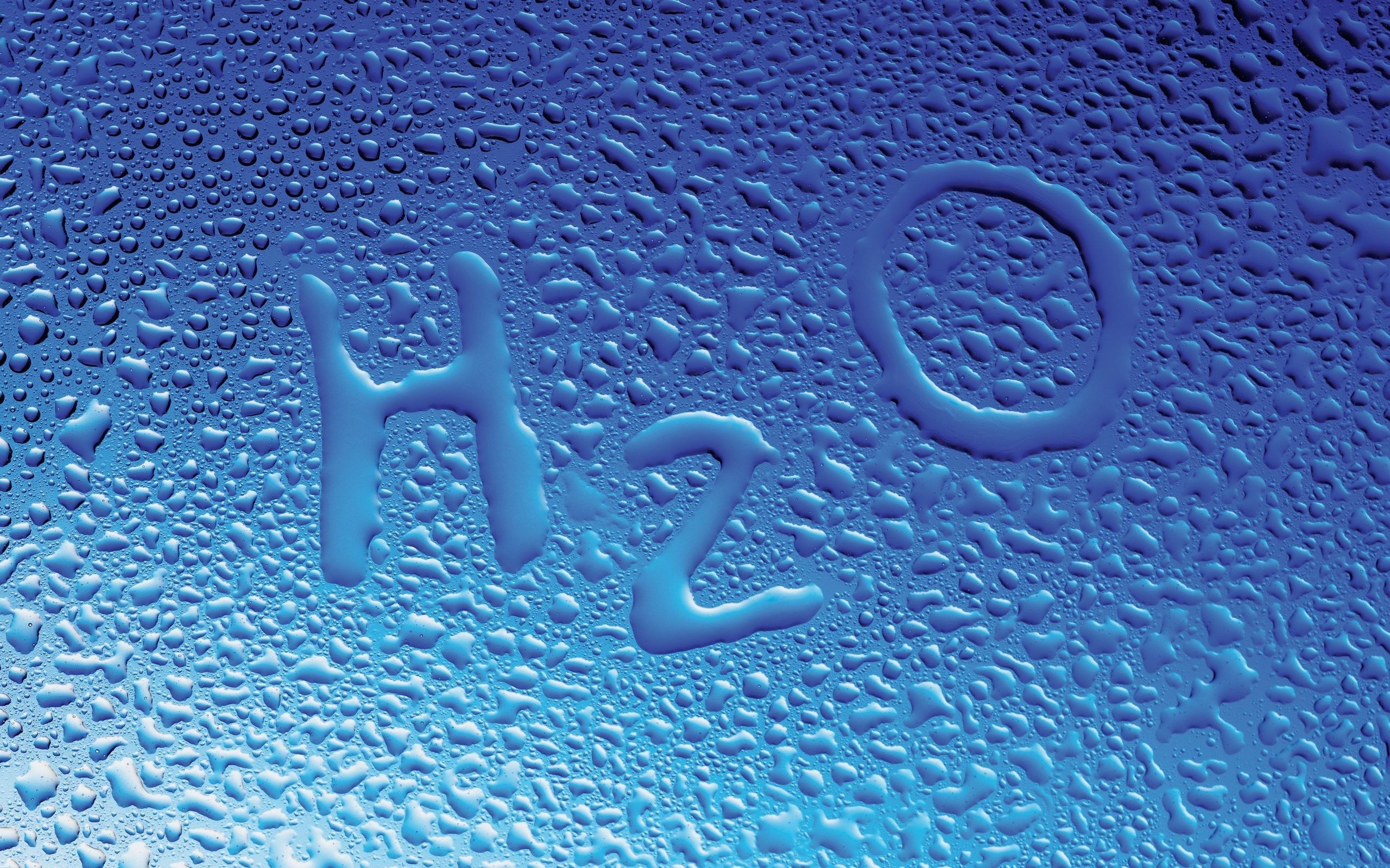 H2O text formed by water droplets on a blue surface HD Wallpaper