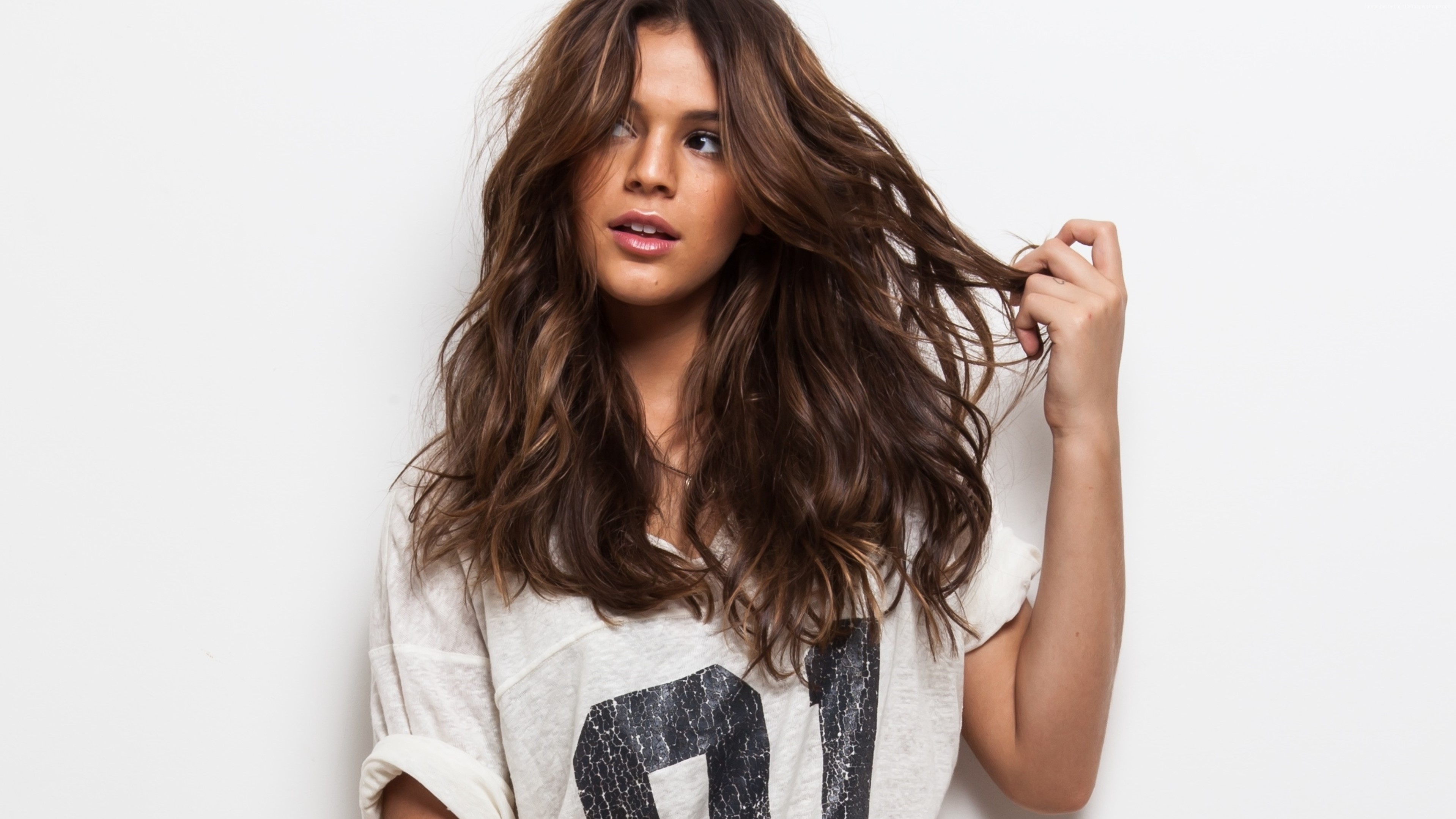 Bruna Marquezine HD Wallpaper