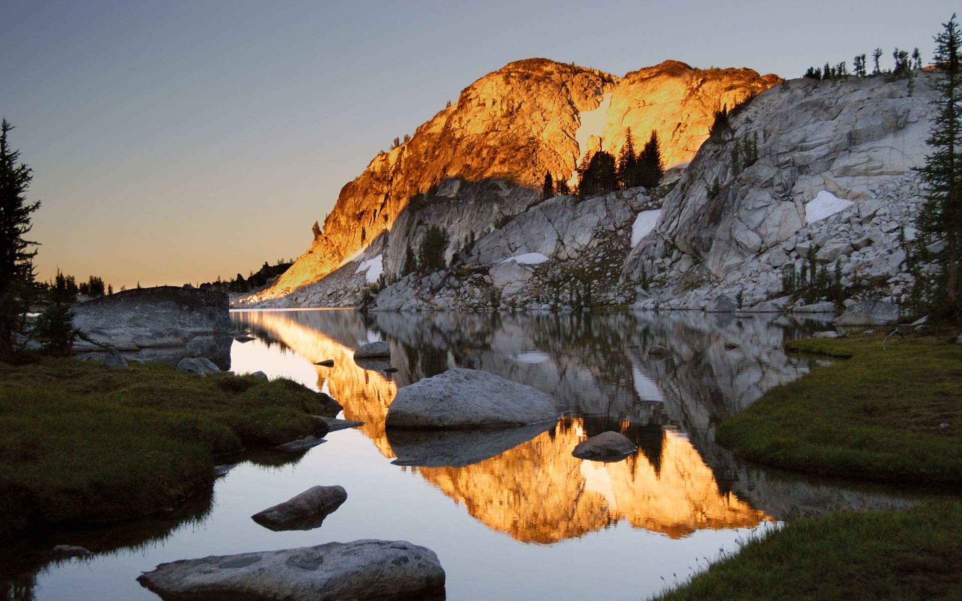 Mountain lake at sunset with golden light reflection HD Wallpaper