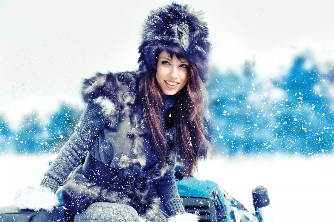 Woman in fur hat and coat in snow HD Wallpaper