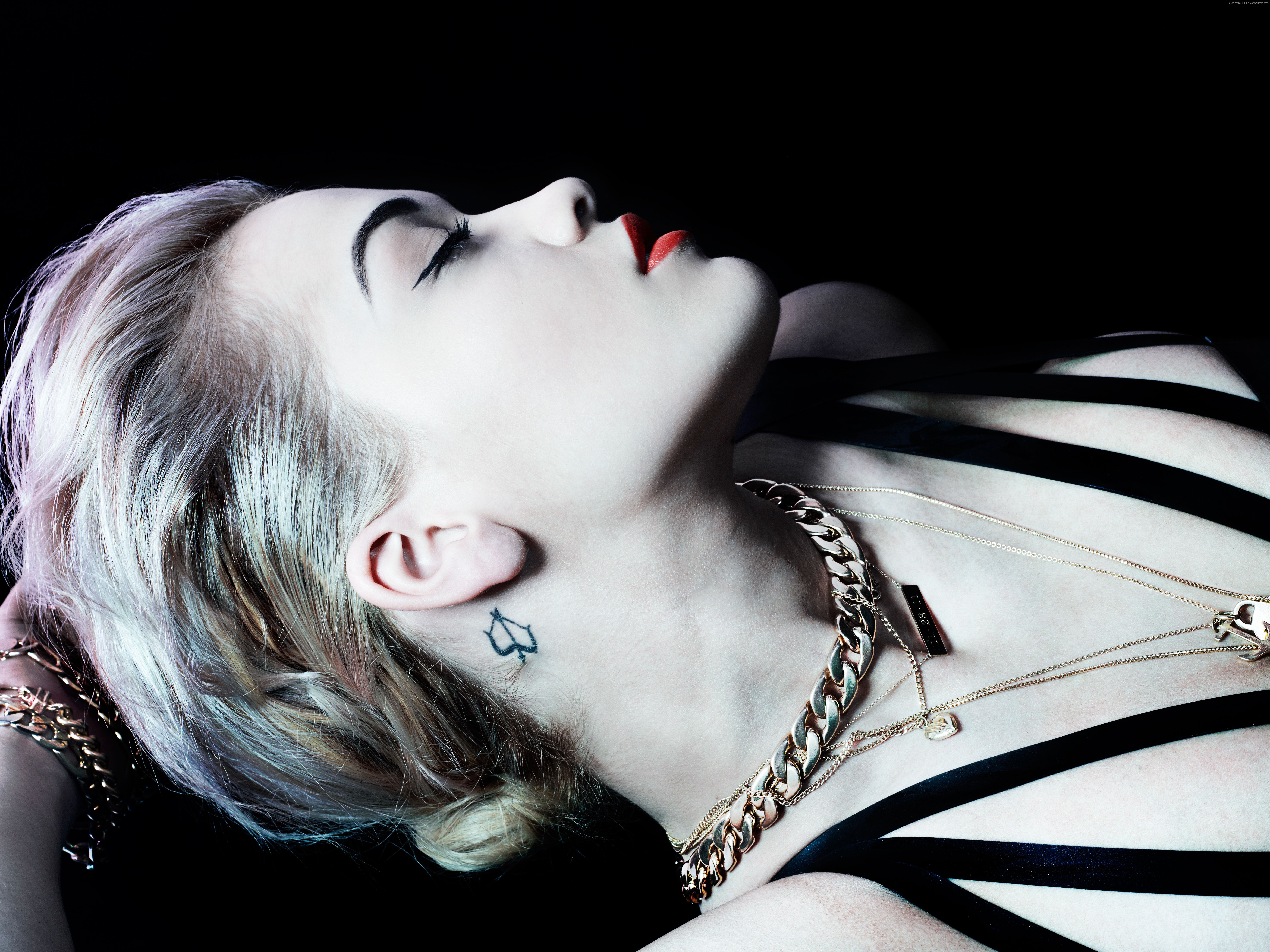 Rita Ora with tattoos and jewelry HD Wallpaper