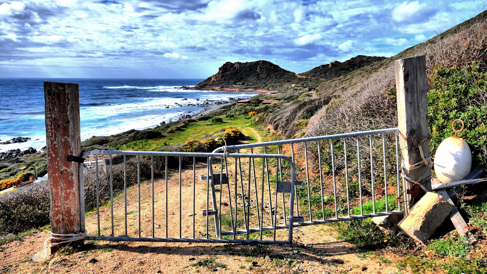 Metal gate on a coastal path overlooking the sea HD Wallpaper